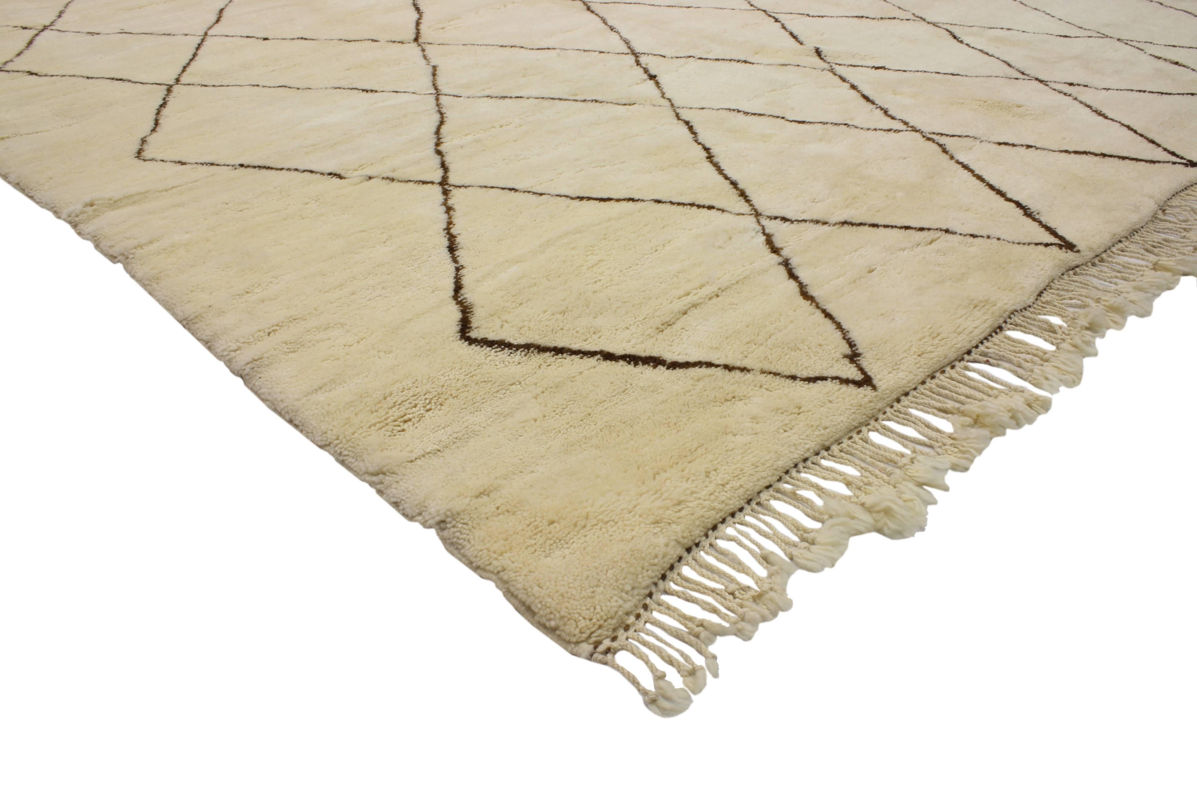 This Mid-Century Modern style Moroccan rug with minimalist design combines the nomadic Berber tribe history with today’s modern interiors. Impeccably woven from hand-knotted sheep wool, this thick and plush piled rug is always chic, yet