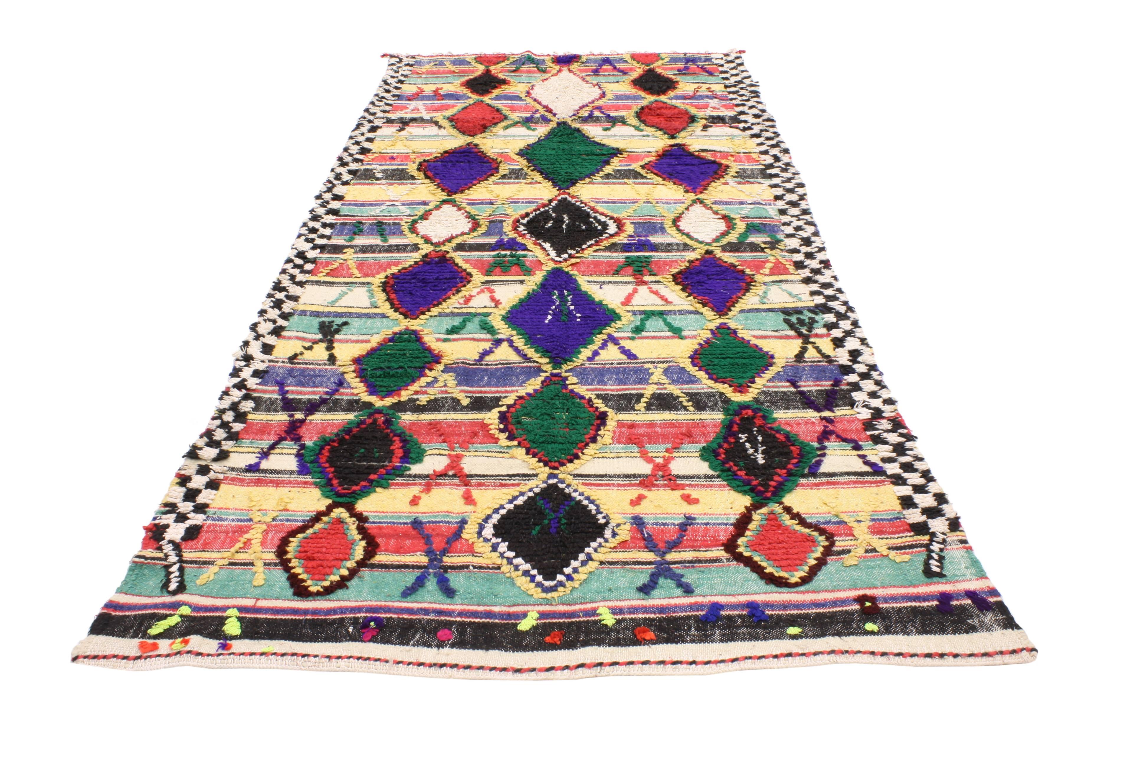 Marokkanischer Kelim mit modernem Stammesstil, hoher und niedriger Strukturteppich (Stammeskunst) im Angebot