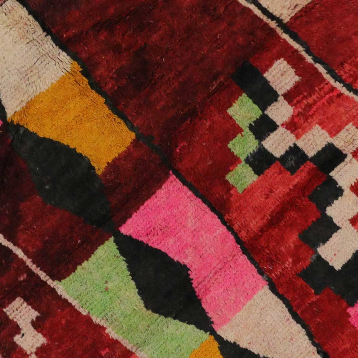 Contemporary Berber Moroccan Rehamna Rug with Post-Modern Expressionist Style In Good Condition In Dallas, TX