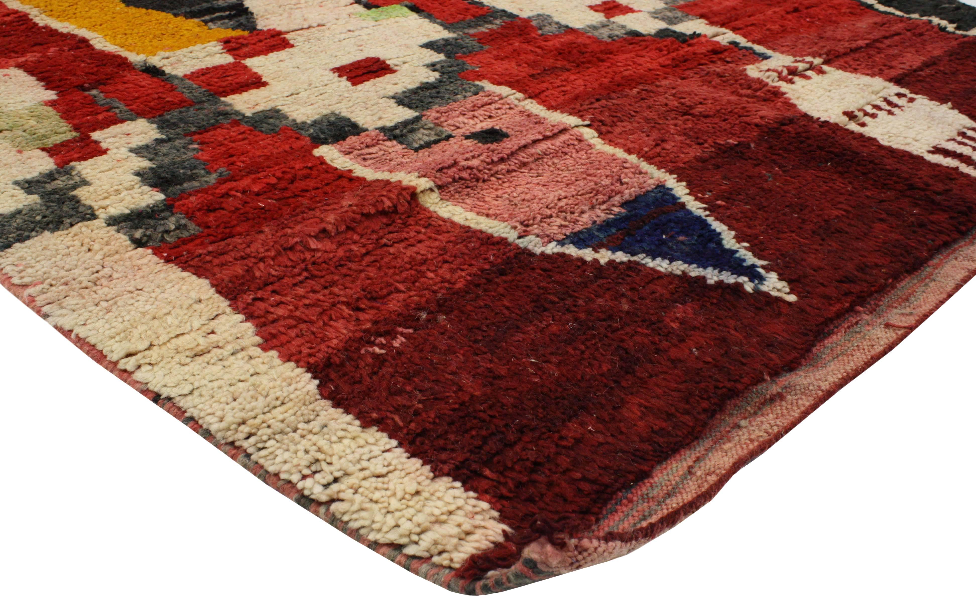 20290 Contemporary Berber Moroccan Rehamna Rug with Post-Modern Expressionist Style. Highly stylish yet casually elegant, this Boho Chic Berber Moroccan rug with a contemporary abstract style is ideal for nearly any stylish interior. This
