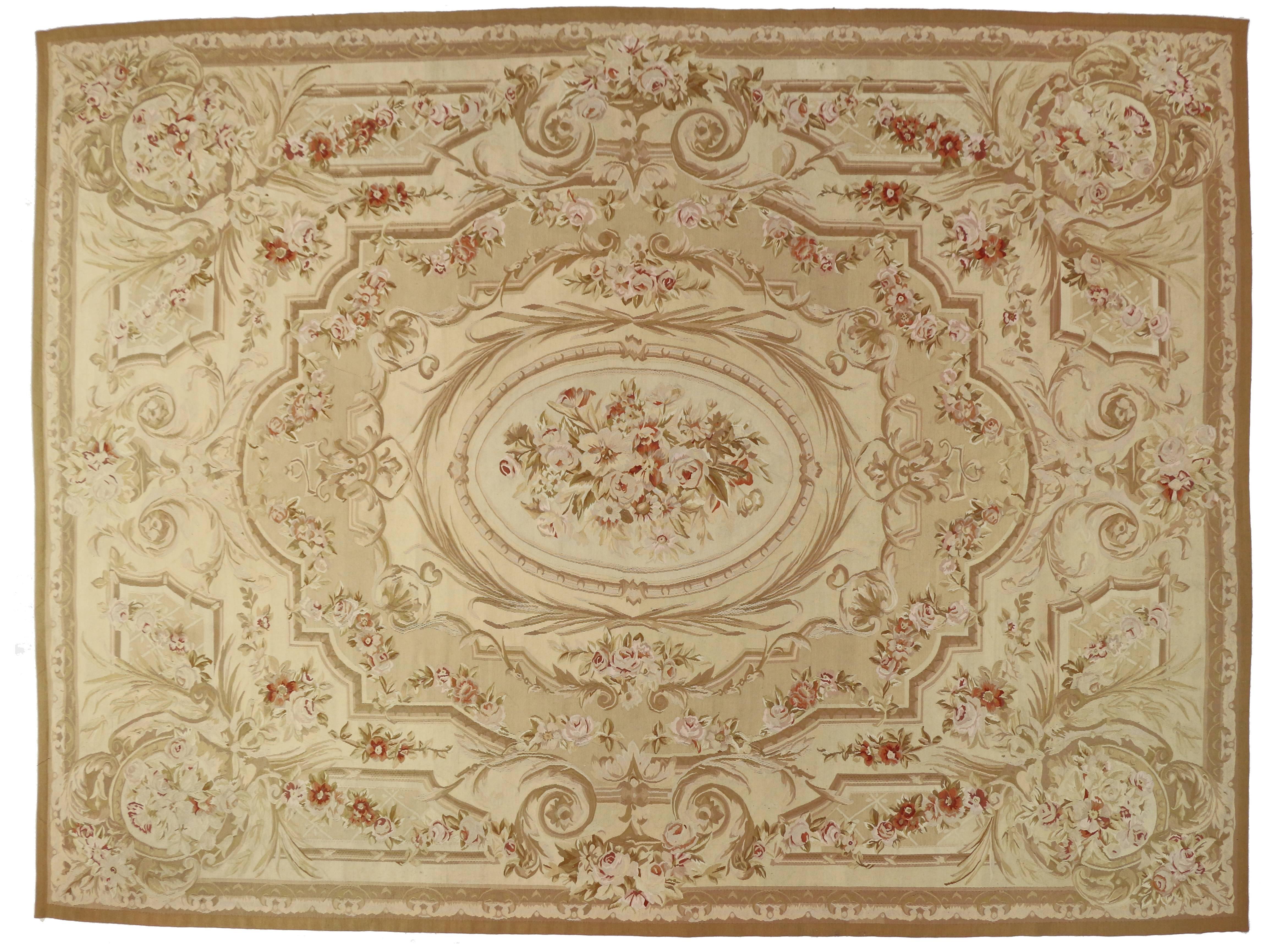 Vintage Aubusson Chinese Area Rug with French Chintz Style In Good Condition In Dallas, TX