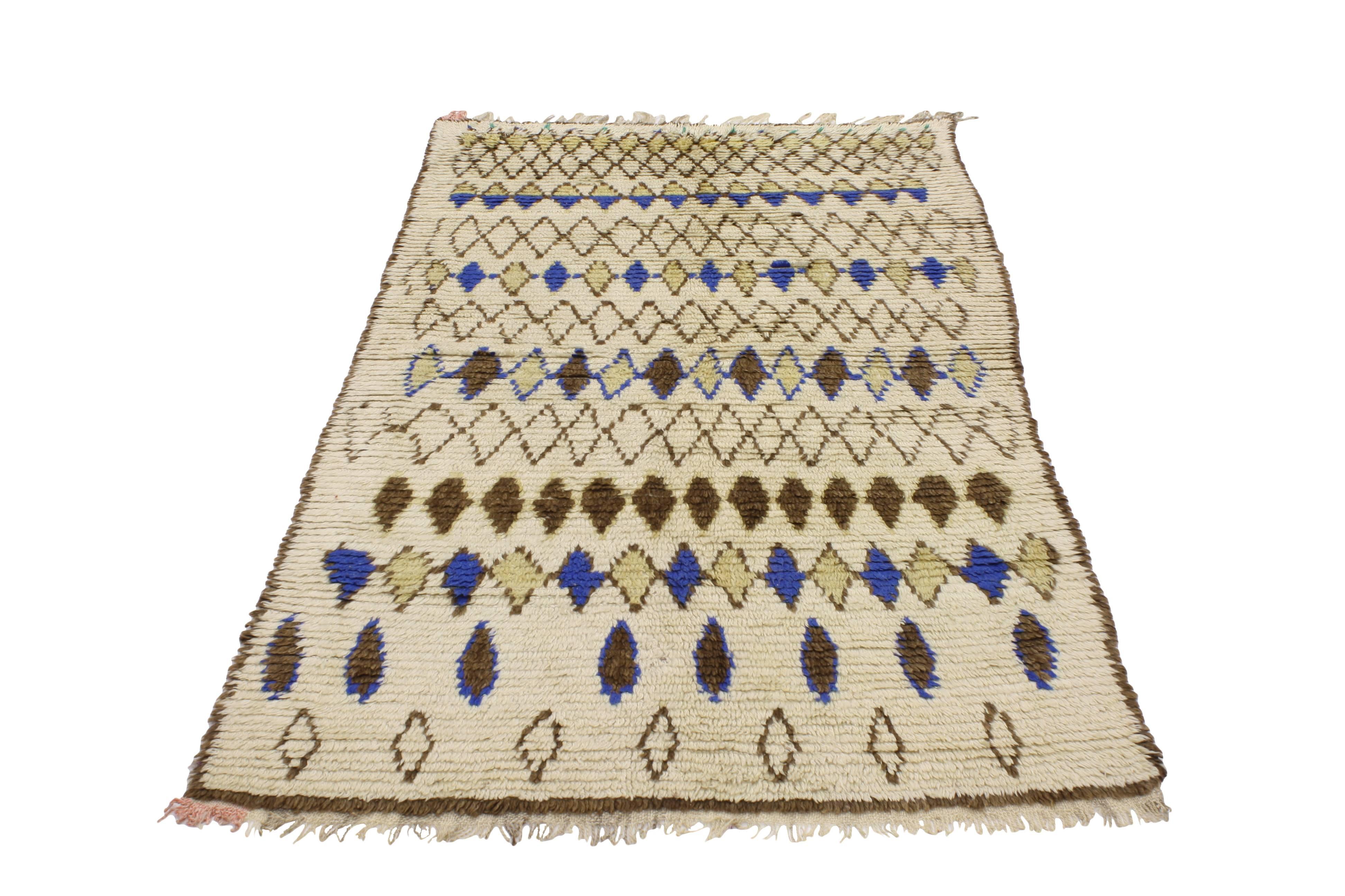 20490 Vintage Berber Moroccan Rug with Modern Tribal Style, Moroccan Azilal Rug. Like the majority of Azilal rugs and carpets, this vintage Berber Moroccan rug with modern tribal style features an ivory field with a multitude of symbolic tribal