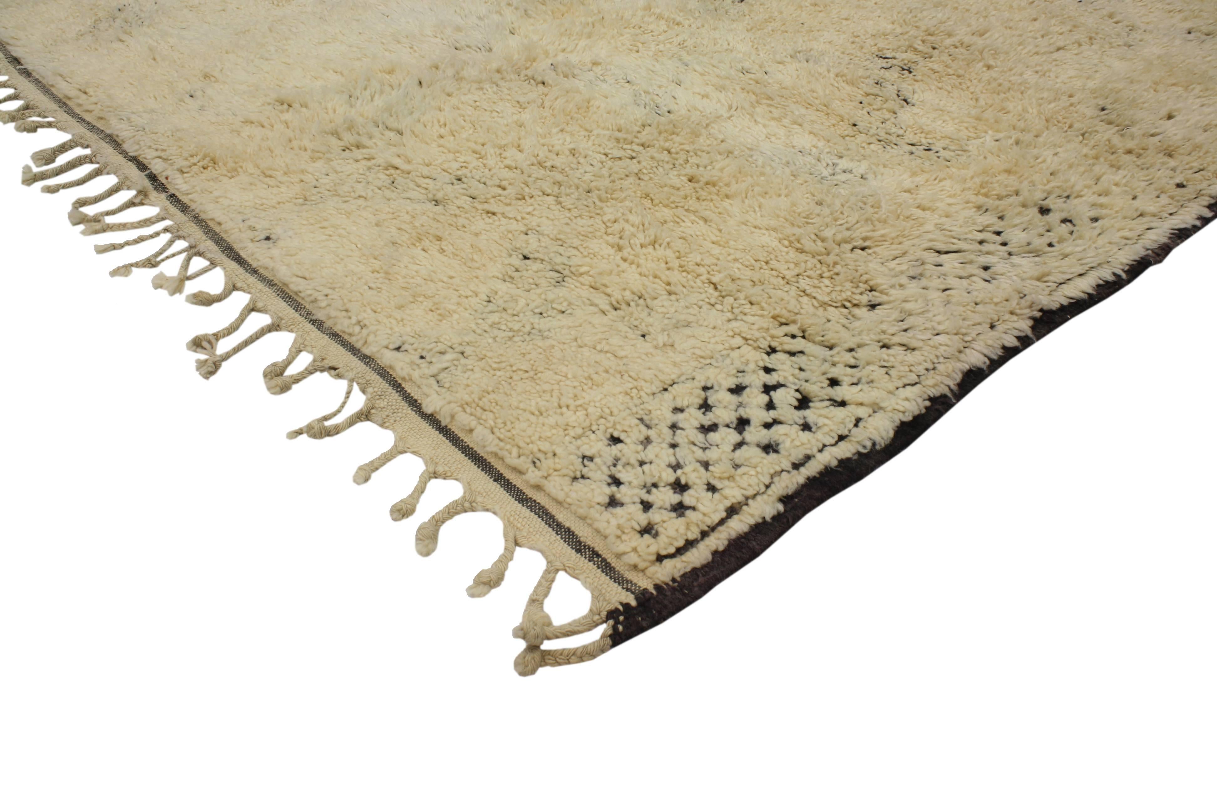 With its luxurious wool and plush pile, turn your back on the cold with this vintage Beni Mguild Moroccan rug. With its Mid-Century Modern style, this Beni Mguild rug connects the feel of nomadic tribe history with today’s interiors. As time goes by