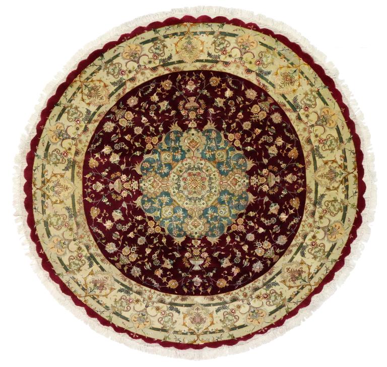 Round Vintage Tabriz Persian Rug with Traditional Style For Sale at 1stdibs