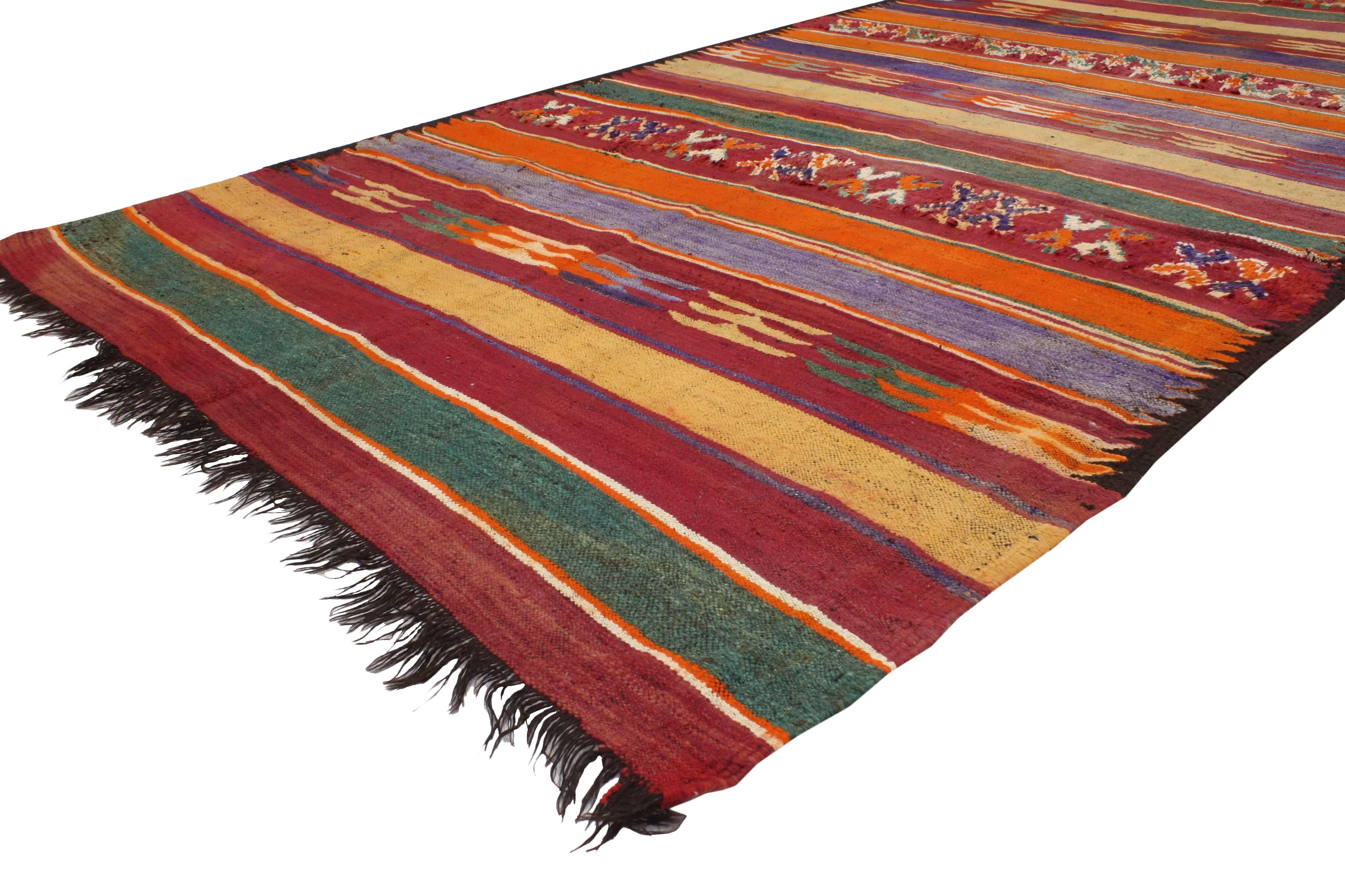 Vintage Berber Moroccan Kilim High-Low Texture Rug with Lodge Cabin Style In Distressed Condition In Dallas, TX