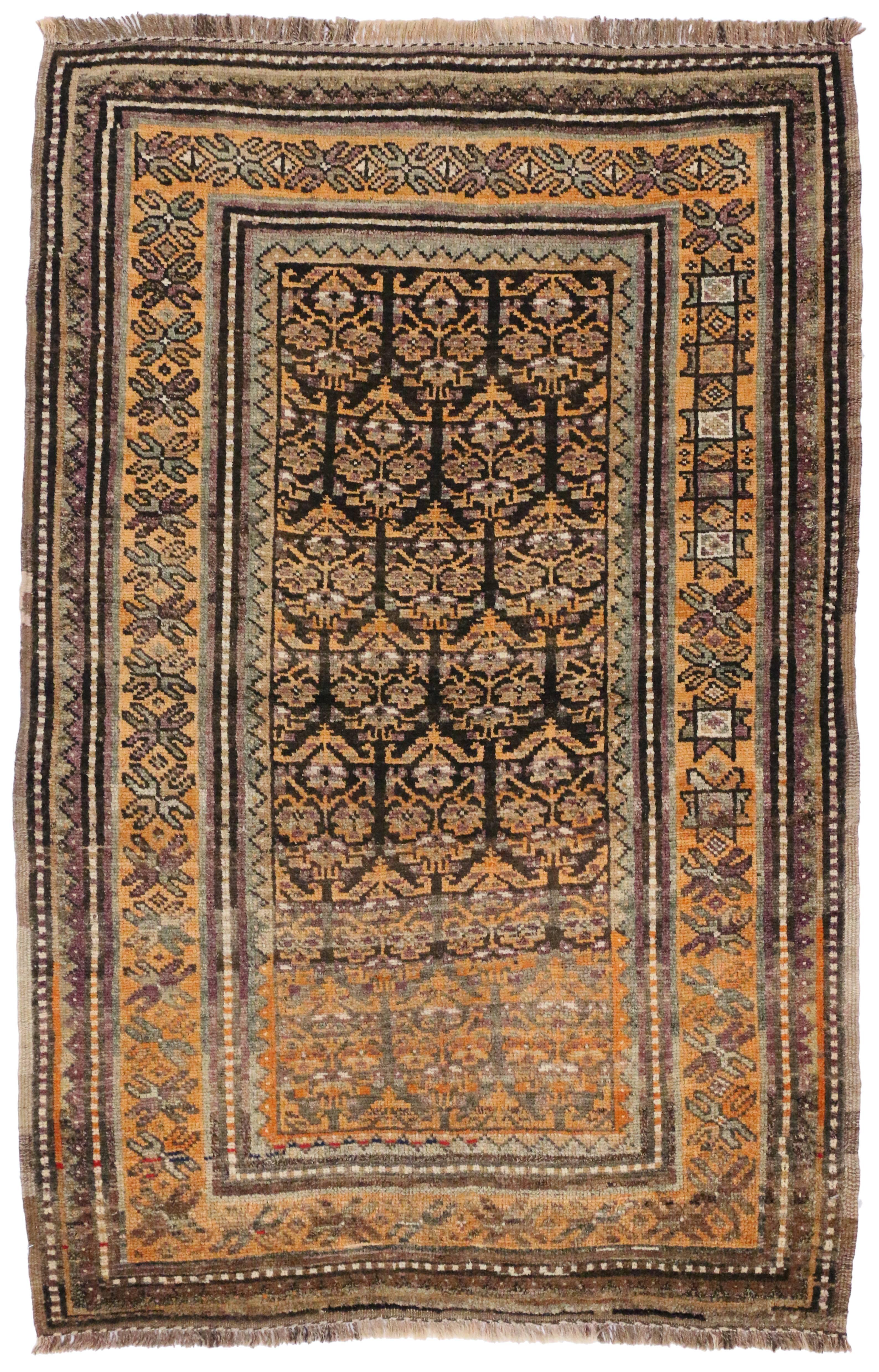 Tappeto tribale persiano vintage Shiraz con stile moderno di metà secolo in vendita 4