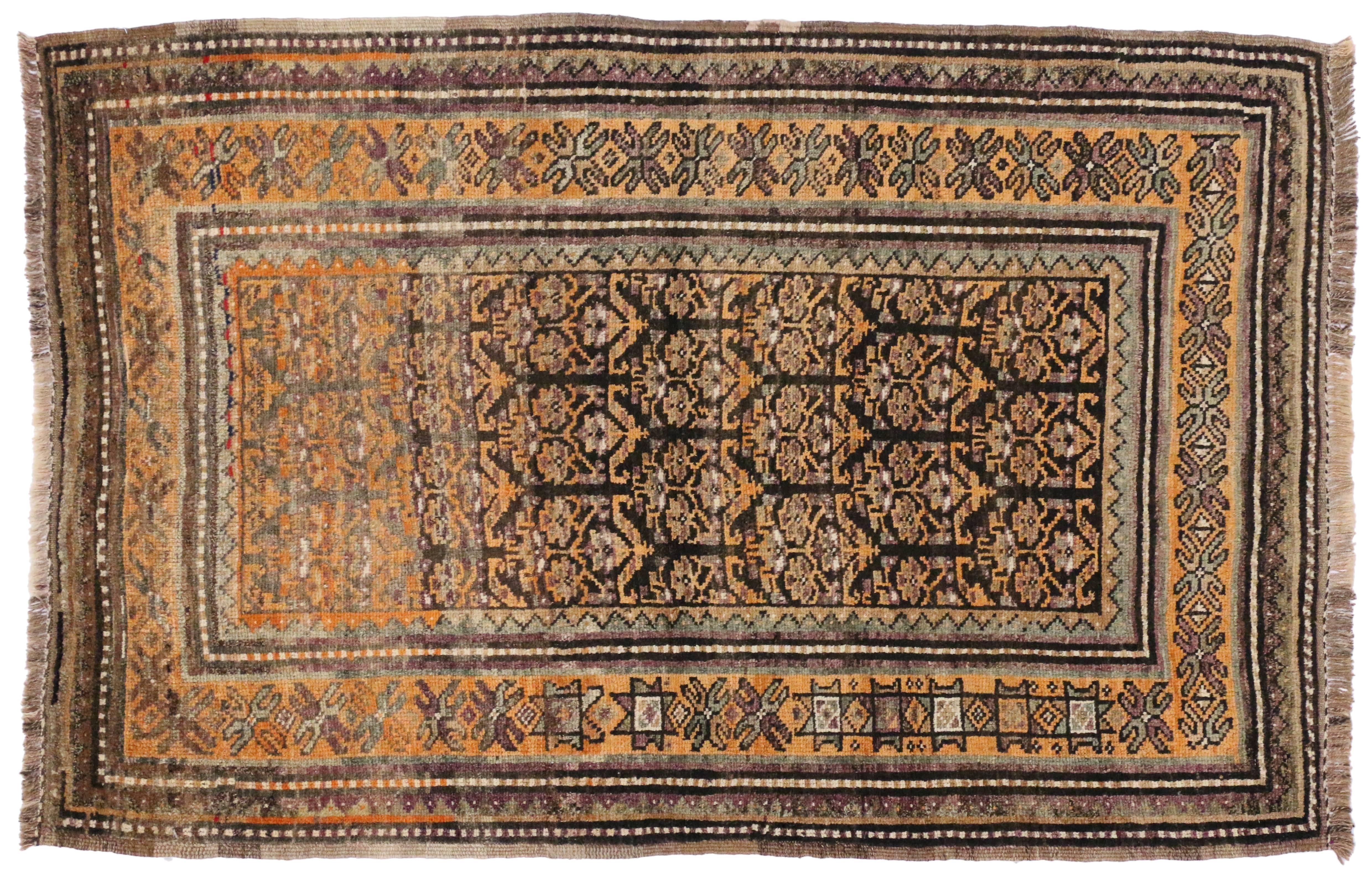 Tappeto tribale persiano vintage Shiraz con stile moderno di metà secolo in vendita 5