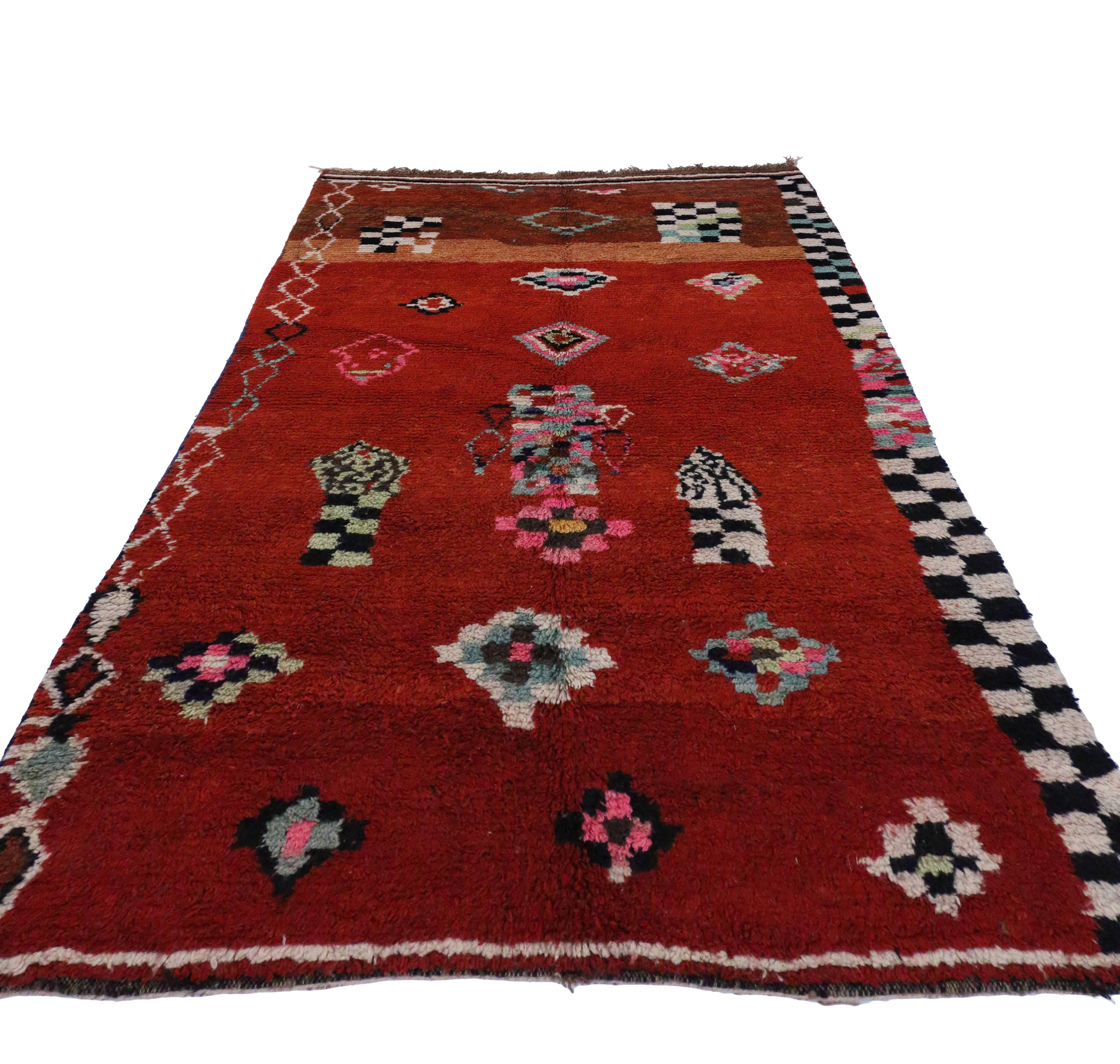 Boho Chic Berber Moroccan Rug with Contemporary Abstract Design In Good Condition In Dallas, TX