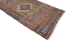 Antico runner persiano Heriz con stile tribale moderno