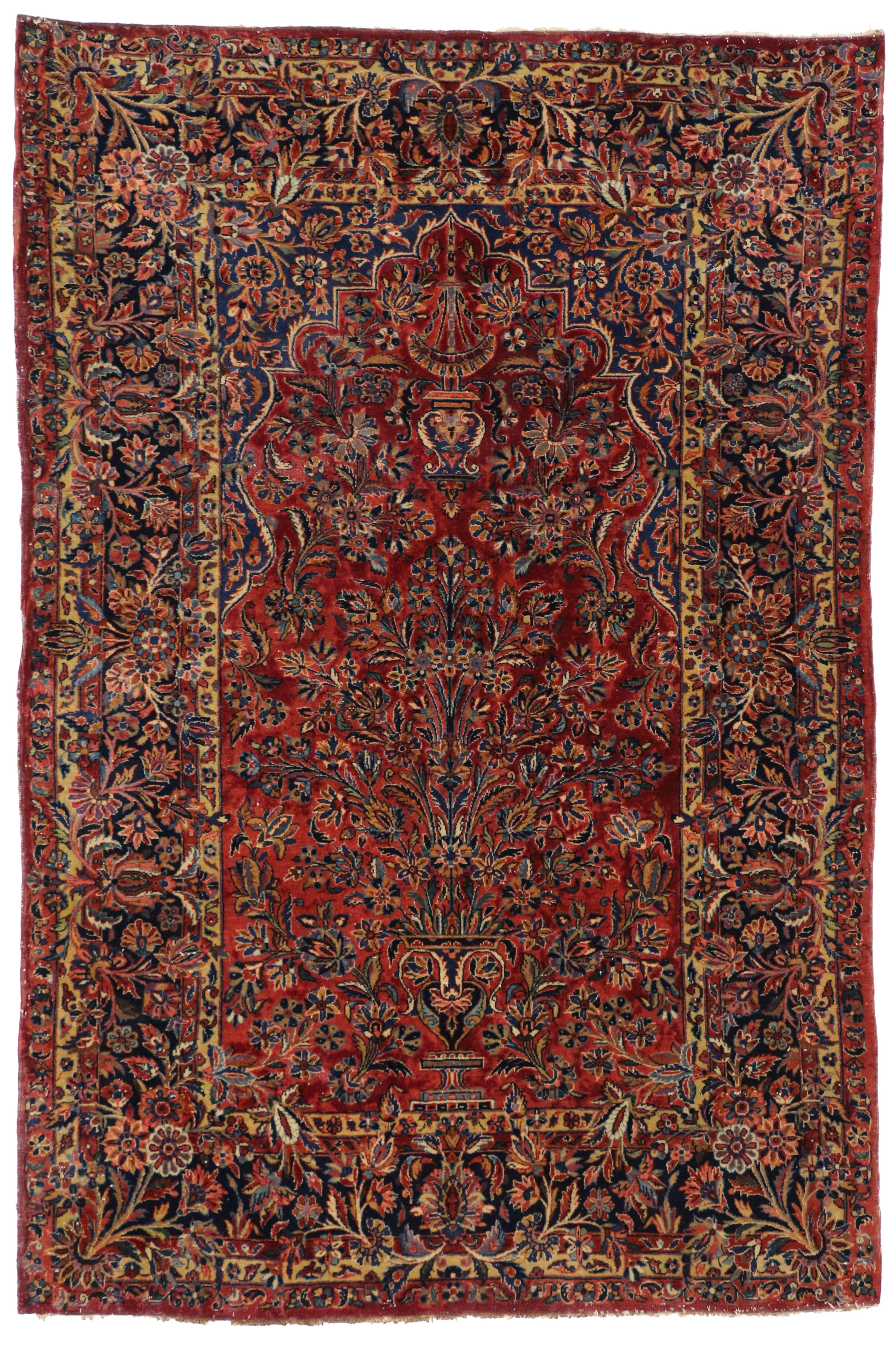 Wool Antique Persian Kashan Vase Rug with Traditional Style For Sale