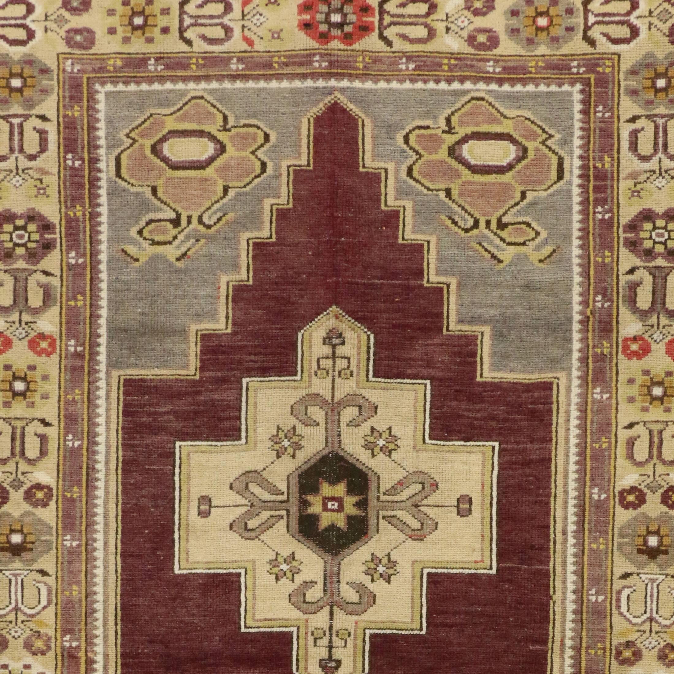 Vintage Turkish Oushak Rug with Traditional Modern Style 5