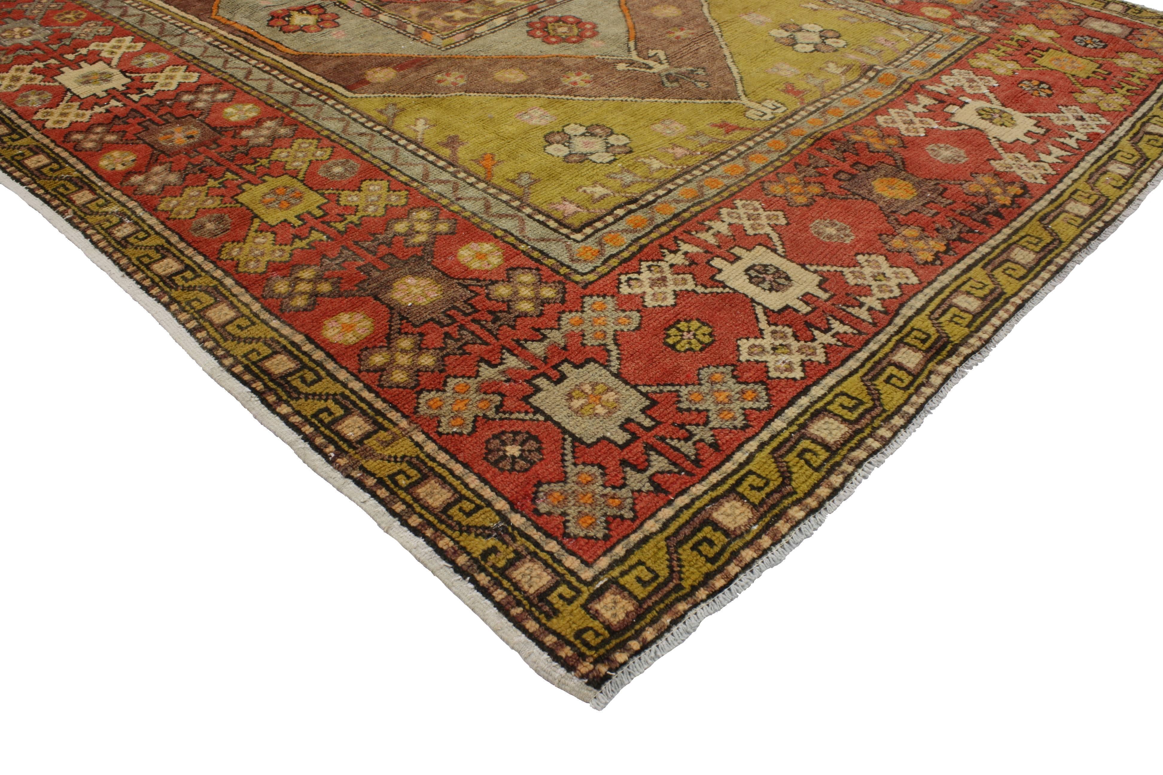 51805 Vintage Turkish Oushak Rug with Warm Color Pop, Anatolian Yuntdag Rug. Providing elements of wanderlust and functional versatility, this vintage Turkish Oushak Yuntdag rug with Modern Traditional style features a geometric border and an