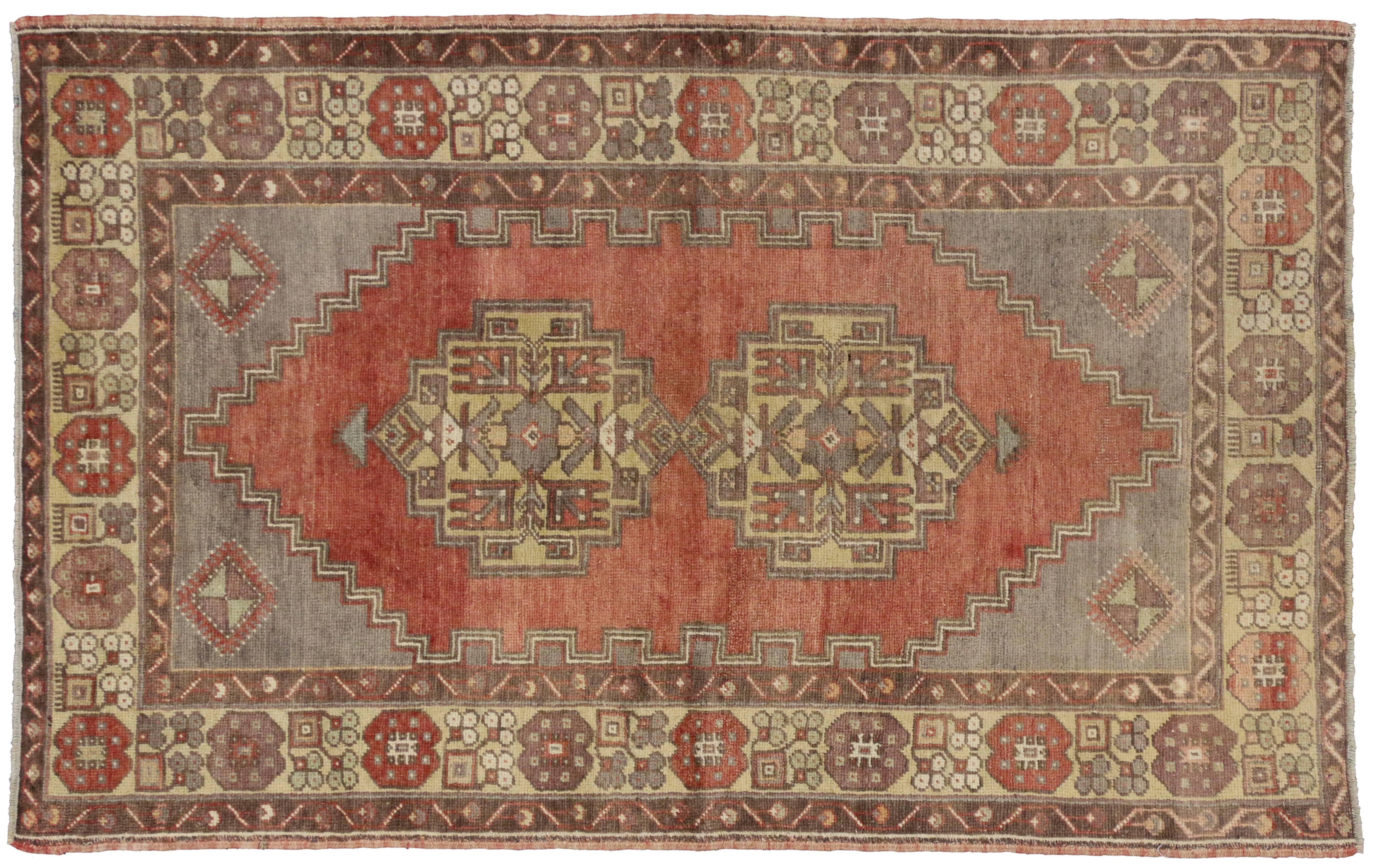 Vintage Turkish Oushak Rug with Traditional Style, Entry or Foyer Rug For Sale 2