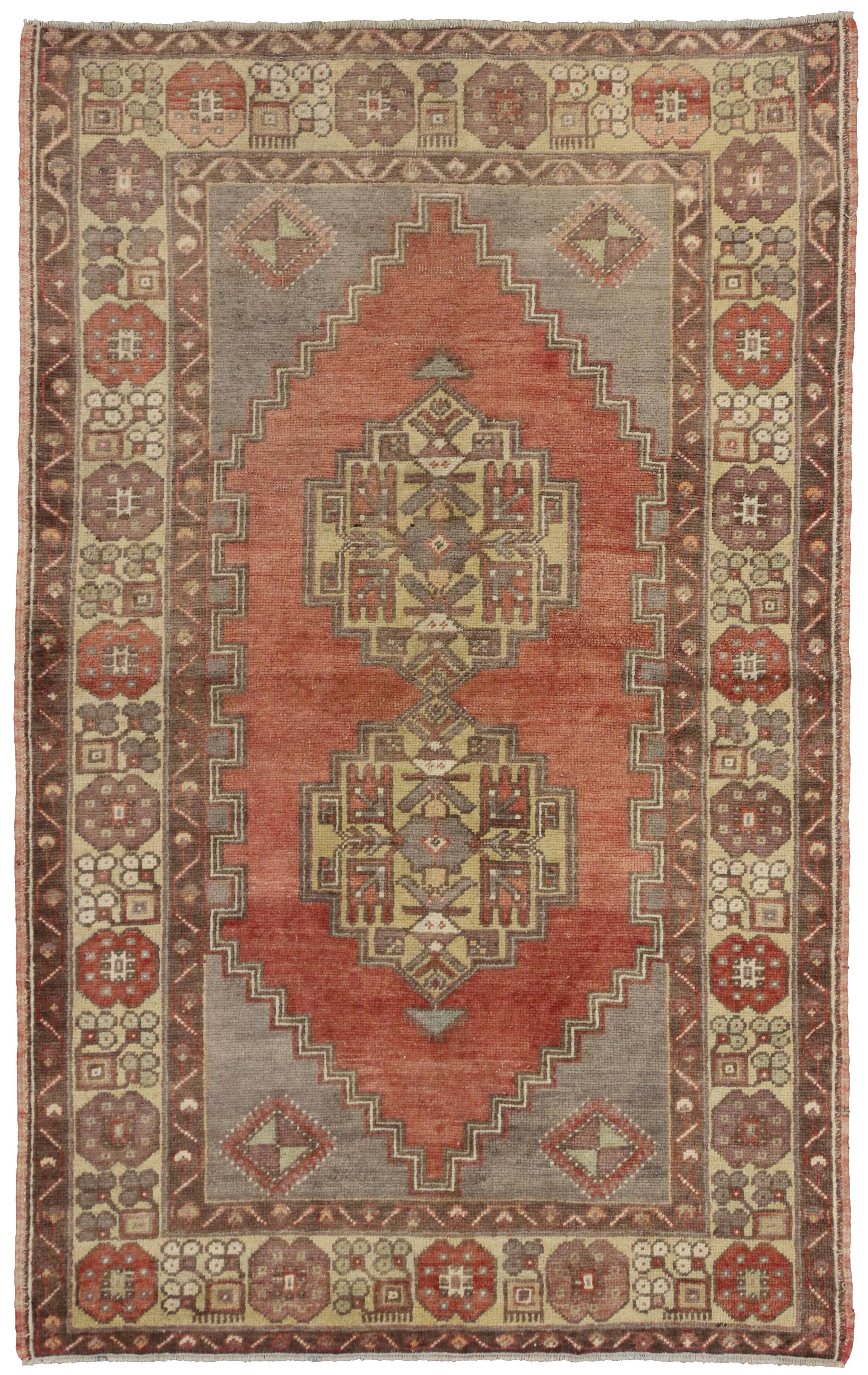 Vintage Turkish Oushak Rug with Traditional Style, Entry or Foyer Rug For Sale 4