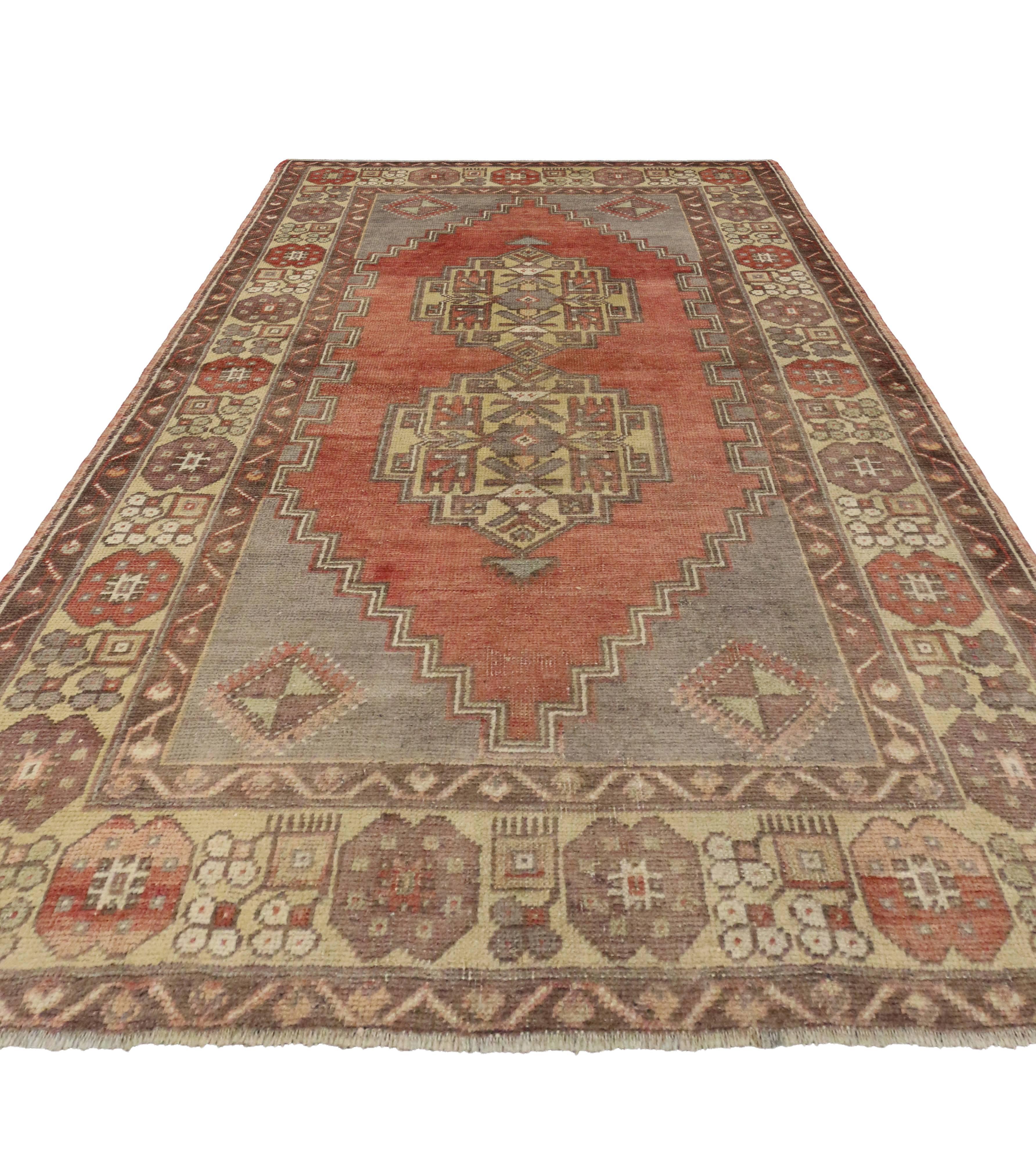 Vintage Turkish Oushak Rug with Traditional Style, Entry or Foyer Rug For Sale 6