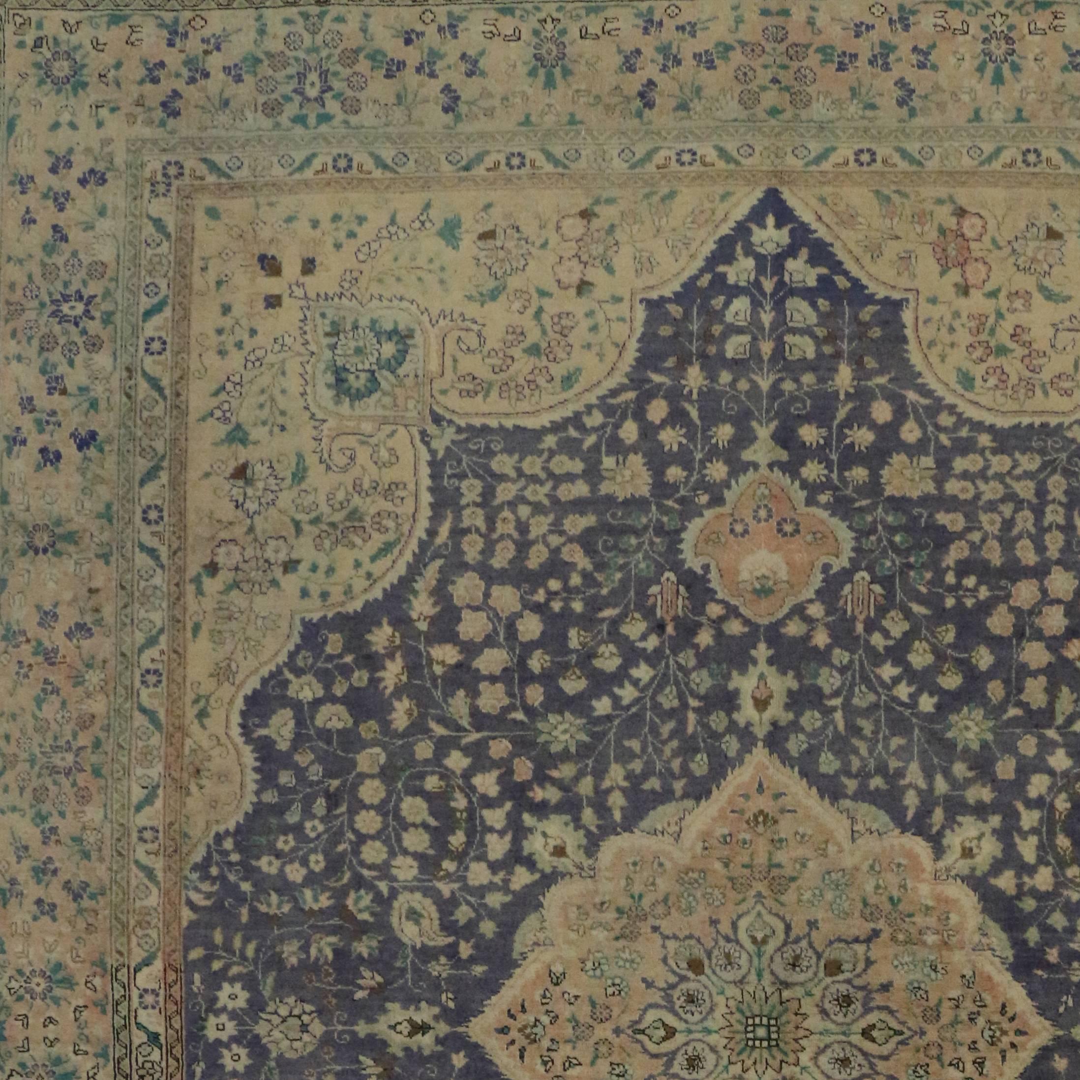 Tapis persan vintage de Tabriz avec style cottage européen en vente 2
