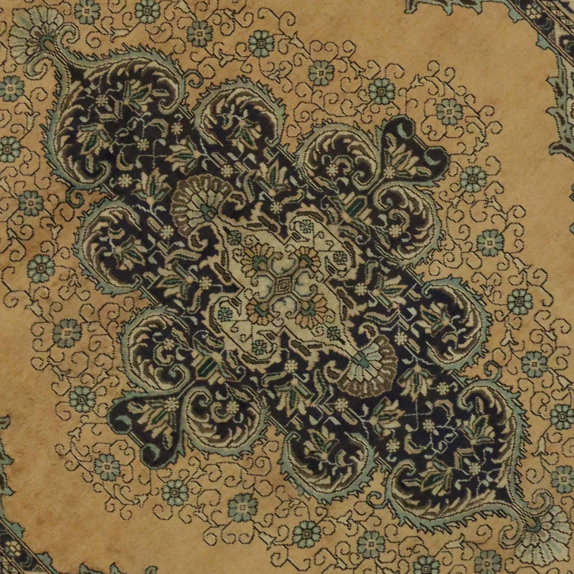 Persischer Täbriz-Teppich mit neoklassizistischem Hollywood-Regency-Glamour (Handgeknüpft) im Angebot