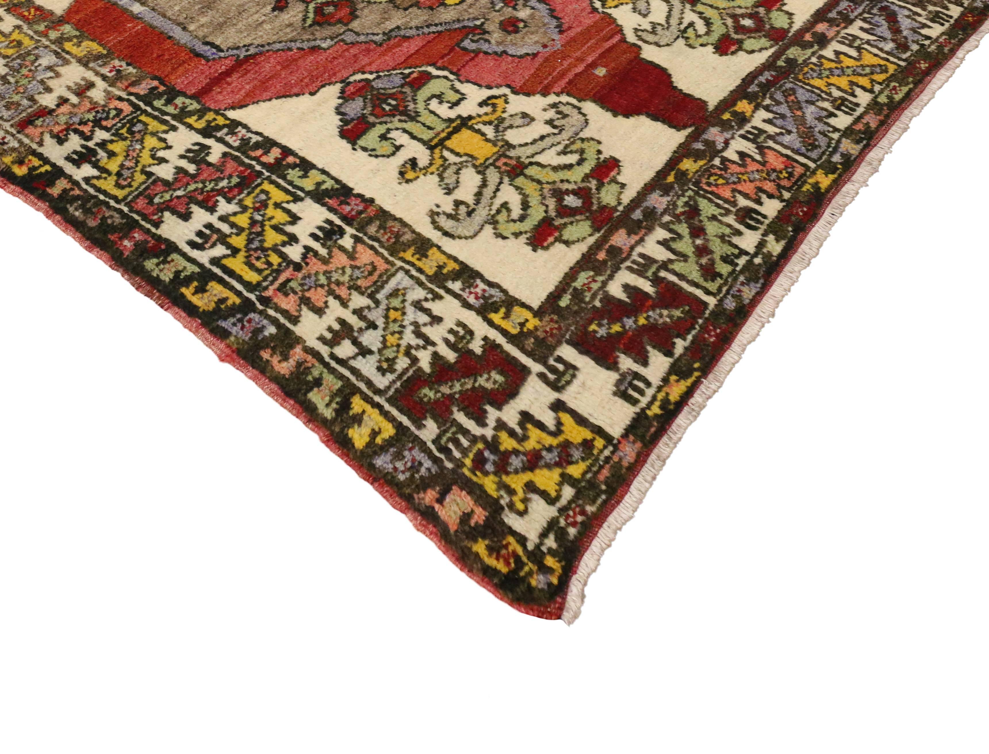 50163 Vintage Turkish Oushak Rug with Modern Traditional Style 03'01 x 04'07. Warm and inviting with a timeless design, this hand-knotted wool vintage Turkish Oushak rug is poised to impress. The abrashed field features a concentric botanical
