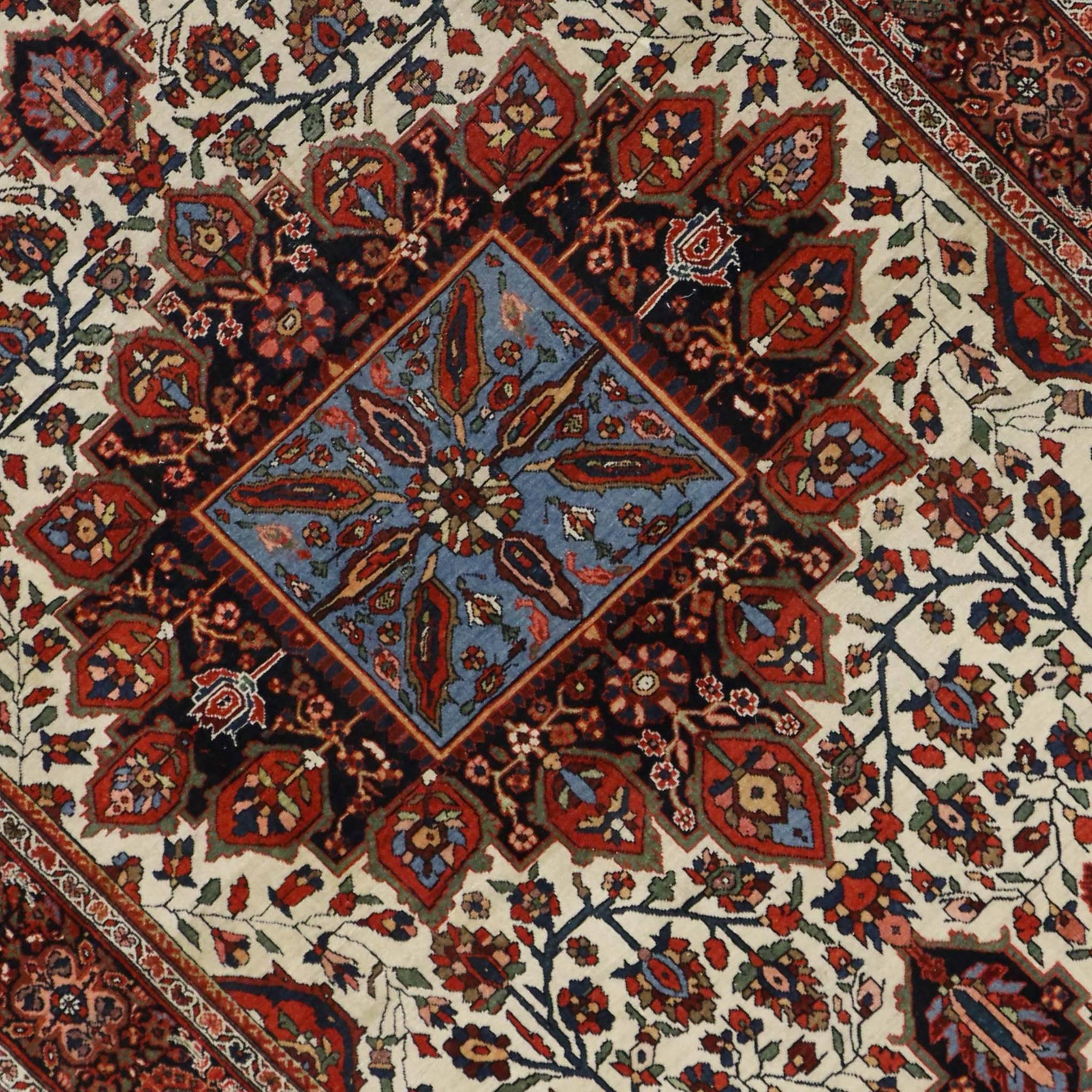 Antique Persian Sarouk Farahan Rug with Modern Style In Good Condition For Sale In Dallas, TX