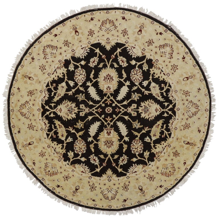 Round Vintage Indian Rug with Traditional Persian Style For Sale at 1stDibs