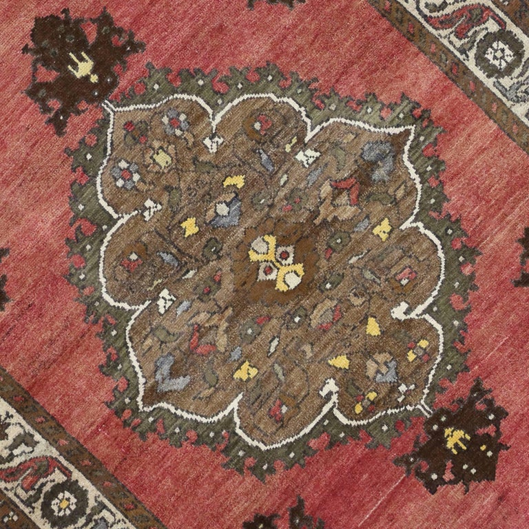 Vintage Turkish Oushak Rug with Traditional Style For Sale at 1stdibs
