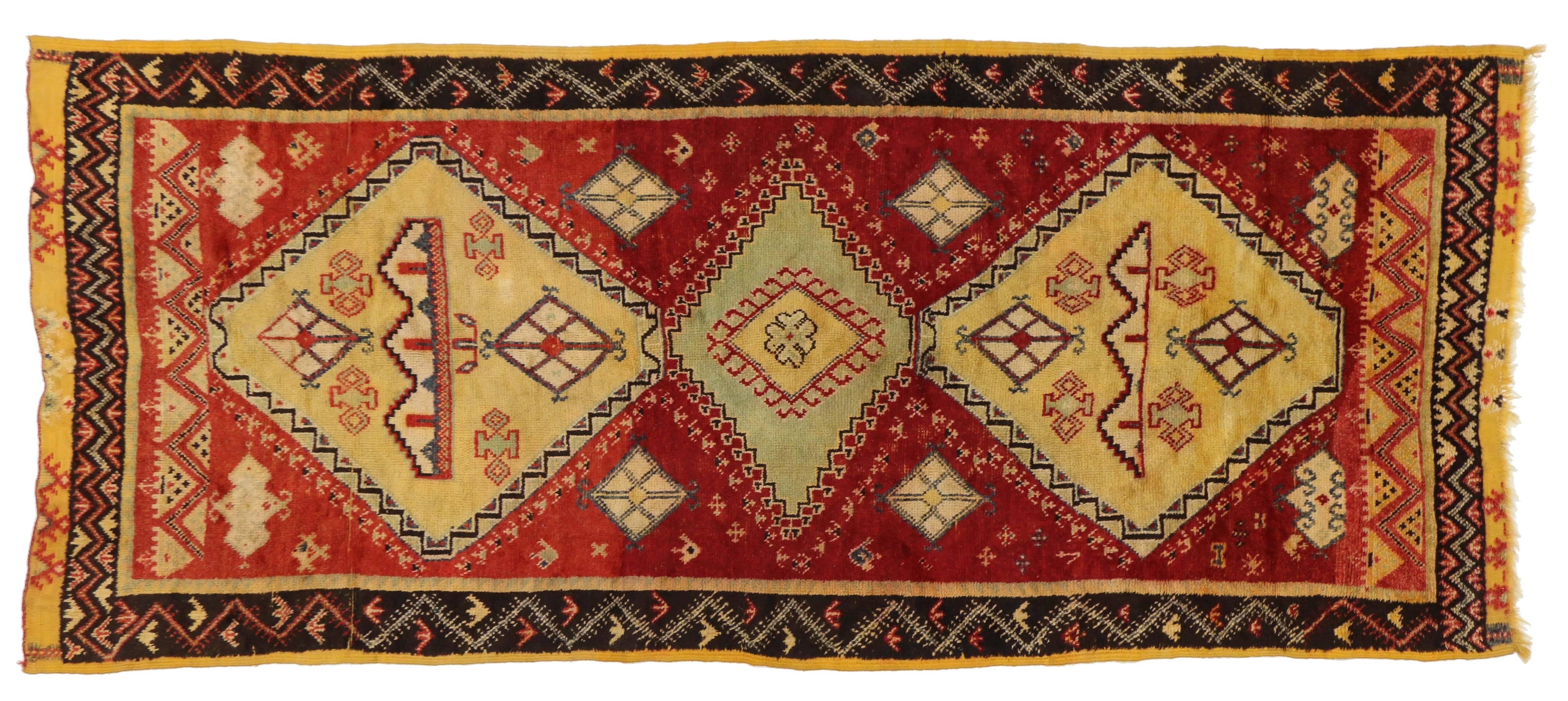 20ième siècle Tapis berbère marocain vintage avec style tribal moderne en vente