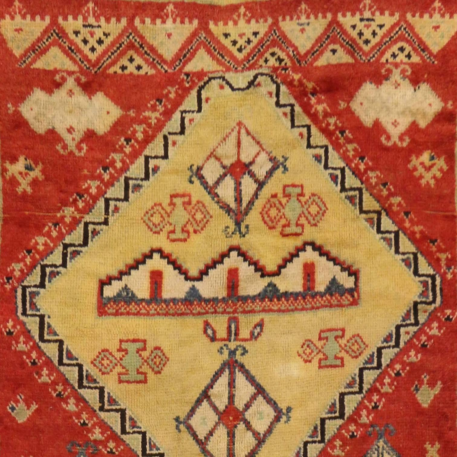 Noué à la main Tapis berbère marocain vintage avec style tribal moderne en vente
