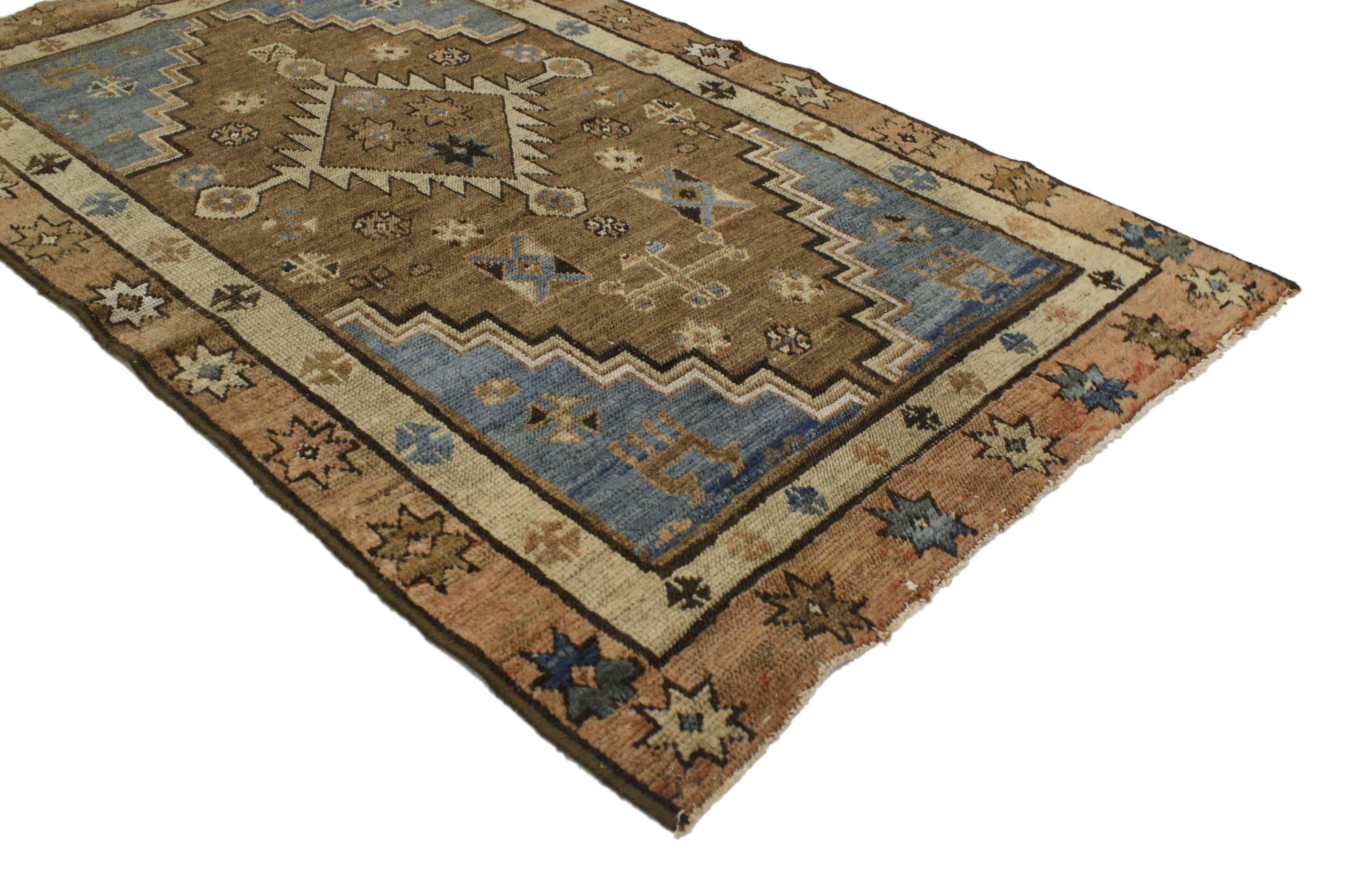 76963, antique Persian Bakshaish carpet with modern tribal style. This early 20th century antique Persian Bakshaish rug displays a modern tribal style and masterful artistry. At the center of this antique Bakshaish rug, a diamond medallion hovers