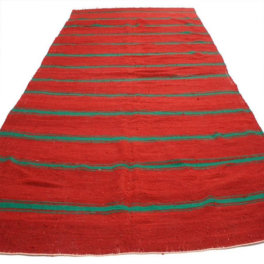 20534, vintage Berber Moroccan Kilim with tribal boho chic style, red flat-weave kilim. This vintage Berber Moroccan Kilim features a tribal boho chic style, yet it still reflects an understated appearance ideal for modern and contemporary