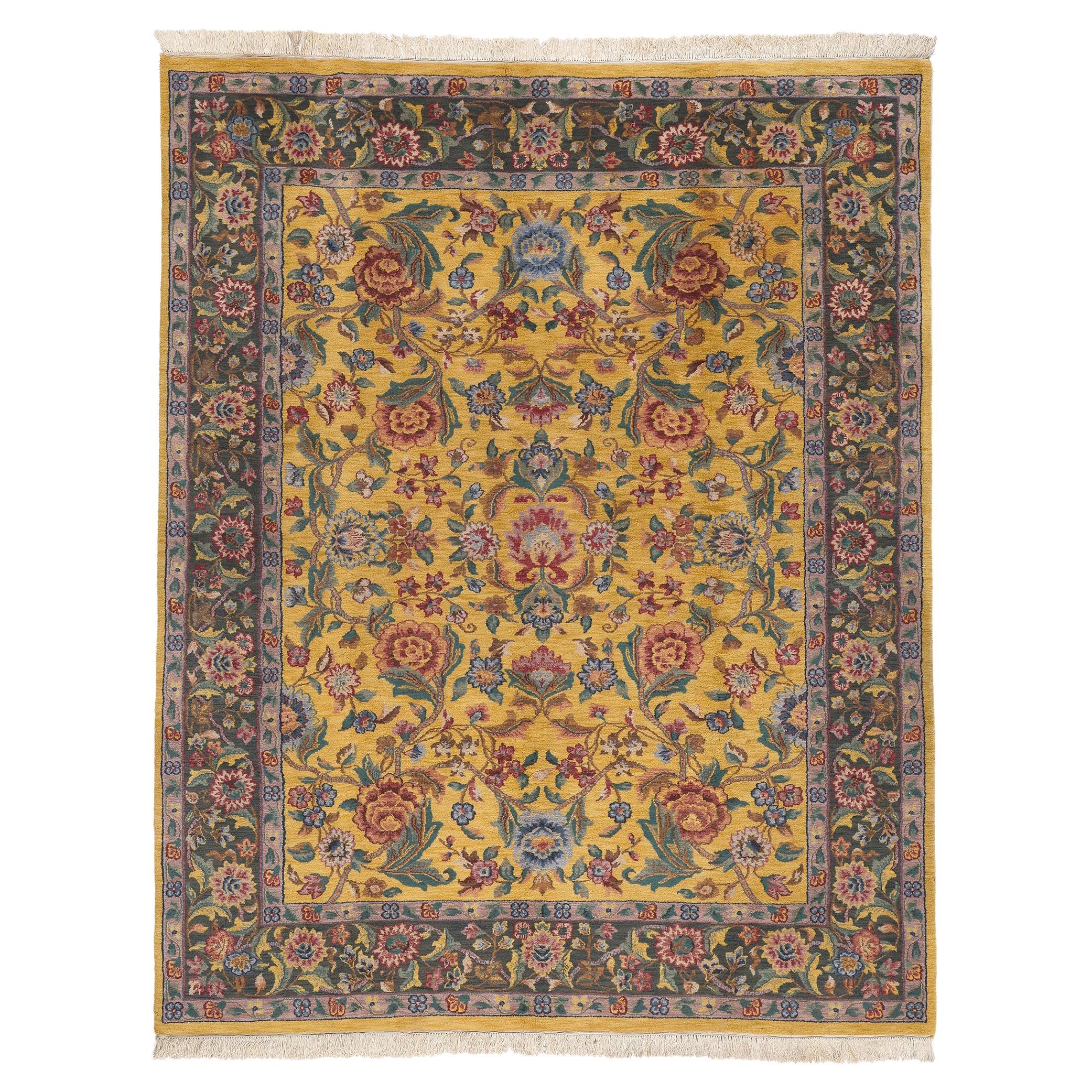 Gelber indischer Täbris-Teppich im Vintage-Stil mit englischem Landhaus- und Kunsthandwerksstil im Angebot