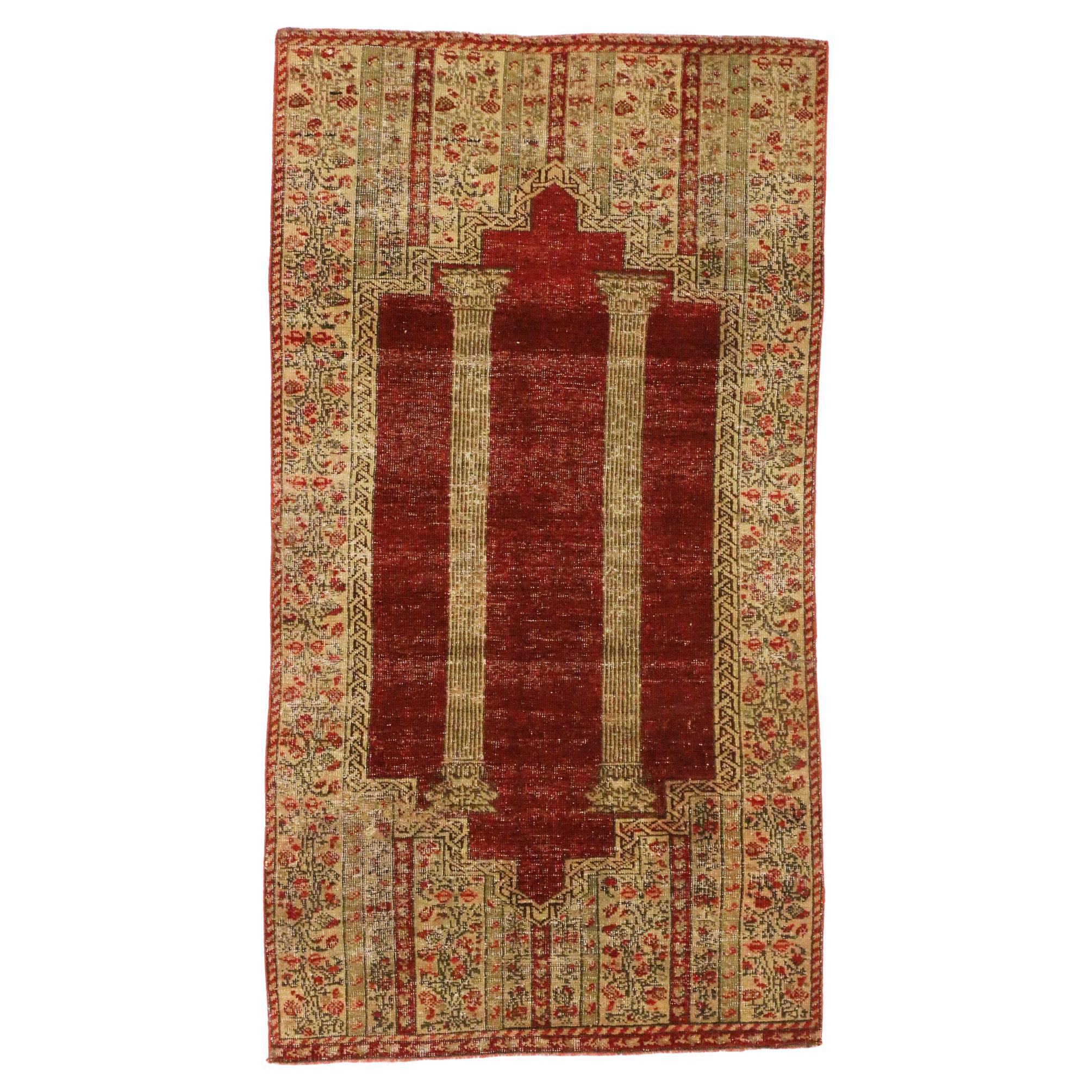 Early 20th Century Turkish Ottoman Prayer Rug with Traditional Style For Sale