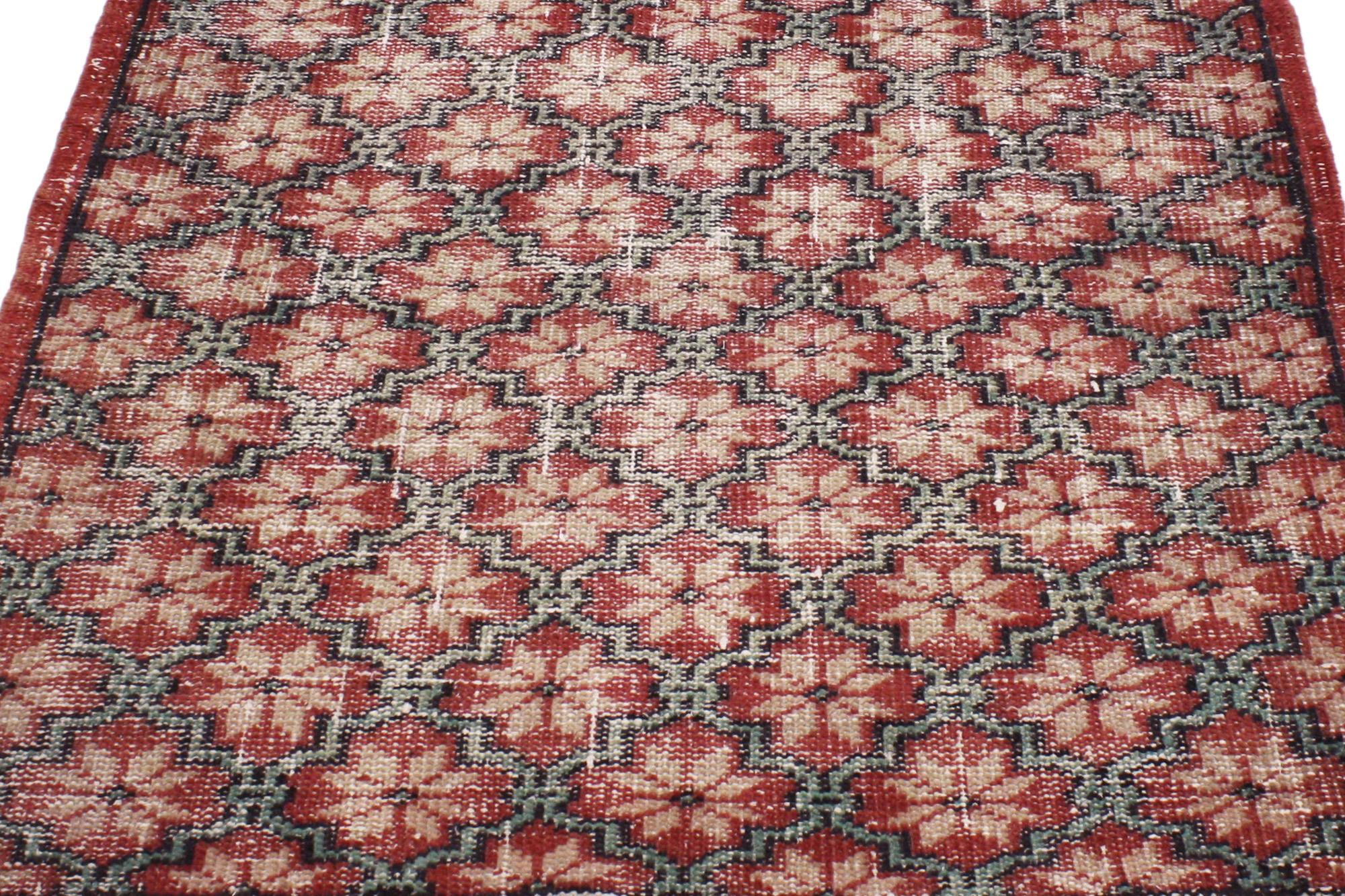 Türkischer Sivas-Teppich von Zeki Muren im Vintage-Stil im Industrie-Art déco-Stil im Distressed-Stil im Zustand „Starke Gebrauchsspuren“ im Angebot in Dallas, TX