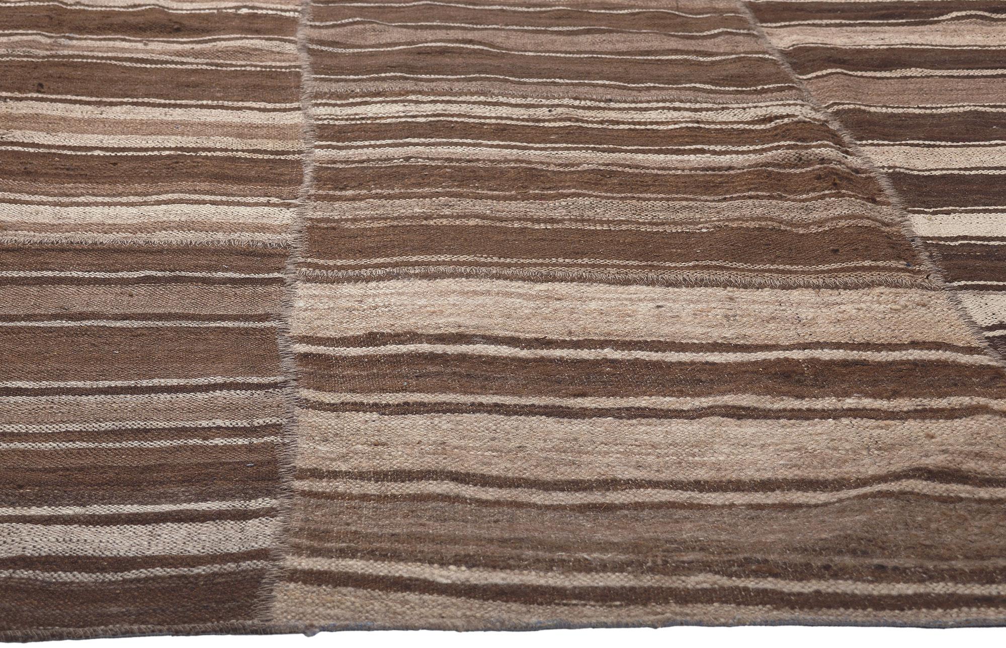 Turco Rug & Kilim turco d'epoca dai toni della terra, il Wabi-Sabi abbraccia la finezza rustica in vendita