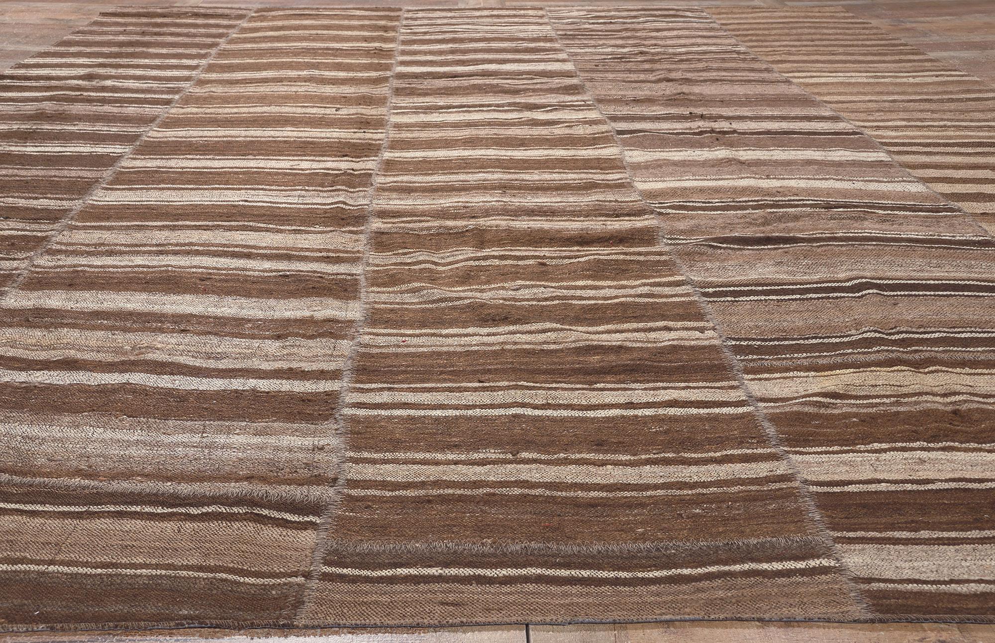 Tapis Kilim turc vintage, Wabi-Sabi embrasse un design durable en vente 1