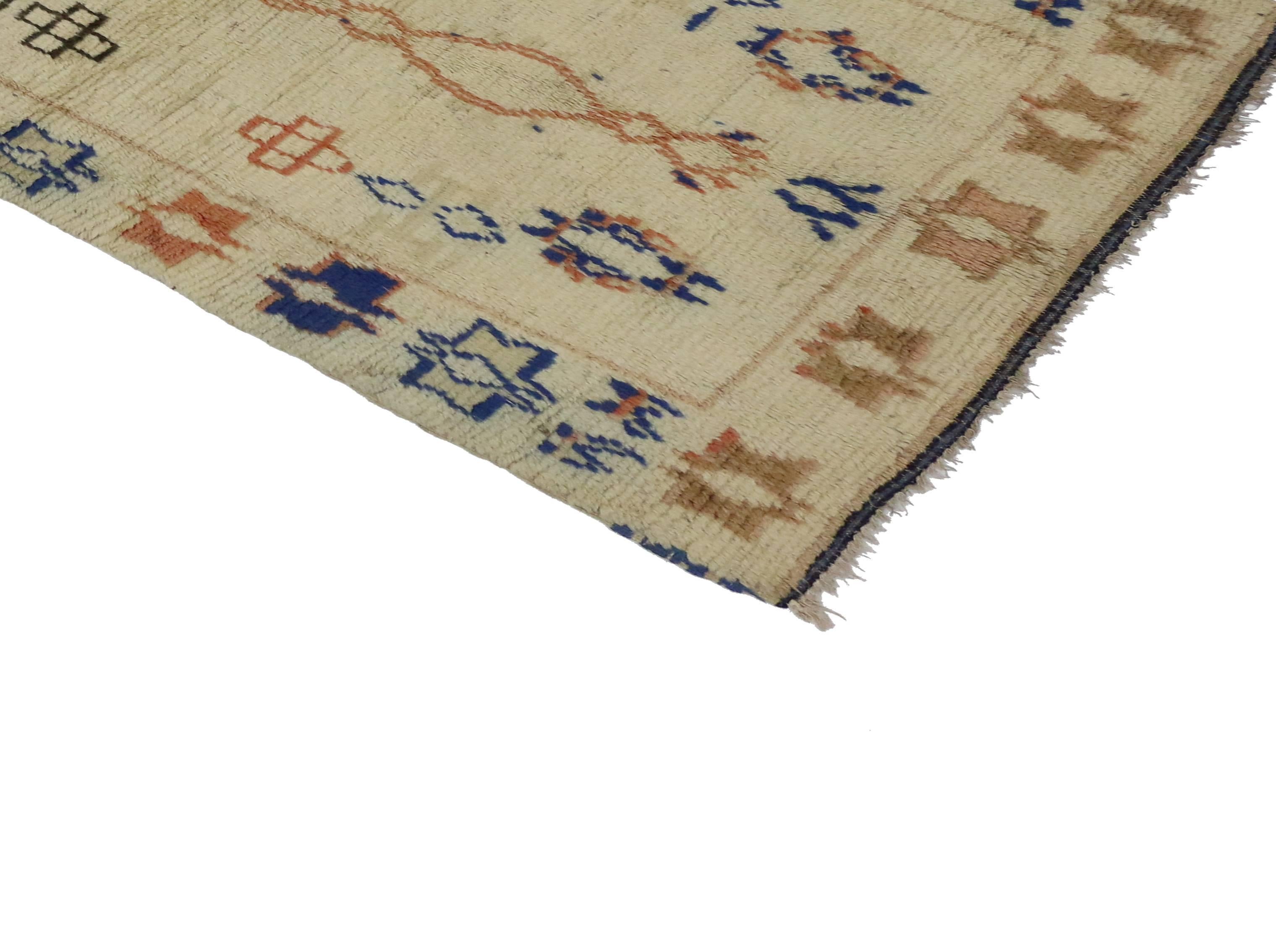 Vintage Azilal Moroccan Carpet Runner In Excellent Condition In Dallas, TX