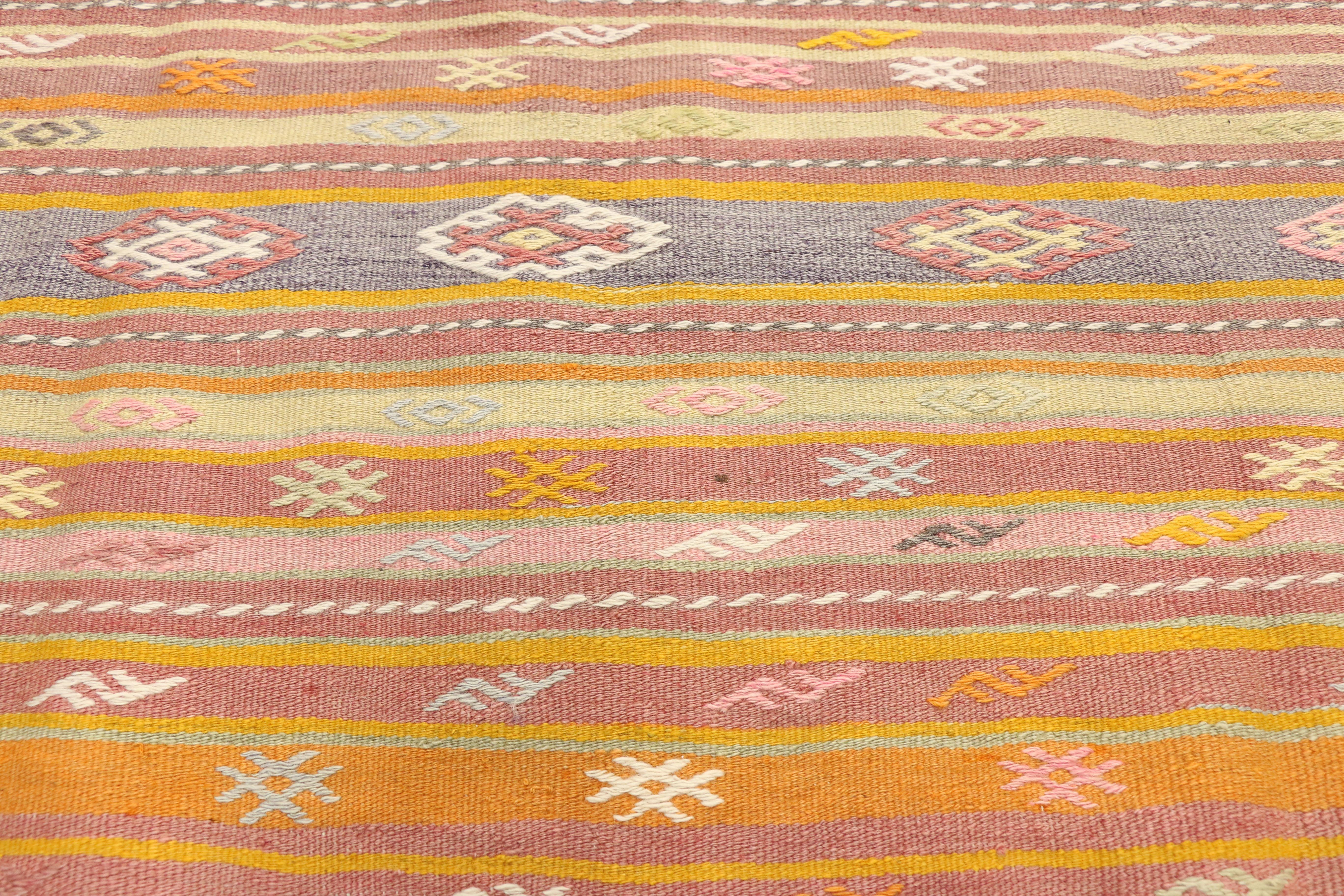 Southwestern Bohemian Vintage Turkish Kilim Rug Flat-Weave Kilim Tribal Rug In Good Condition In Dallas, TX