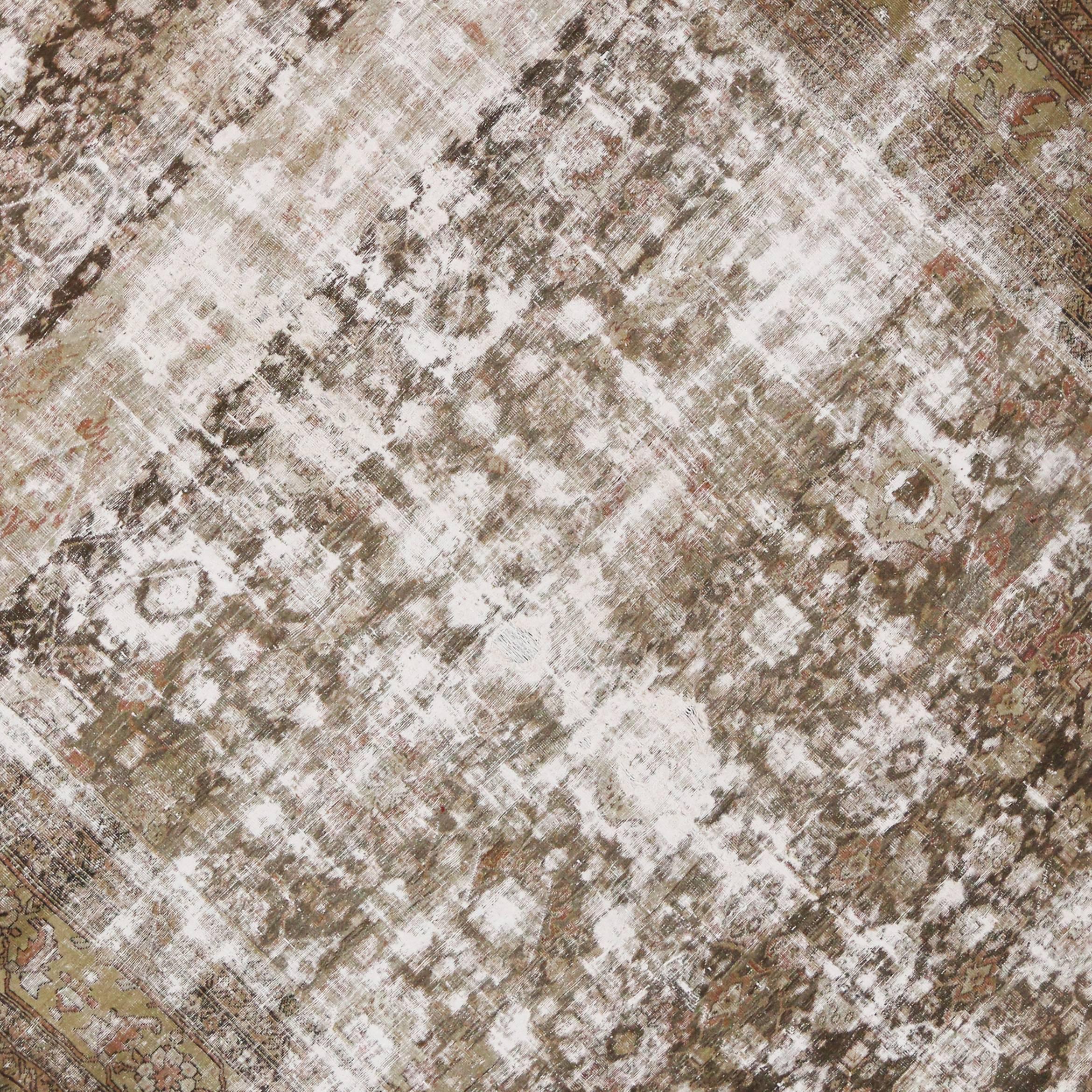 Antiker persischer Sultanabad-Teppich im Used-Stil mit modernem, rustikalem englischem Stil (Handgeknüpft) im Angebot