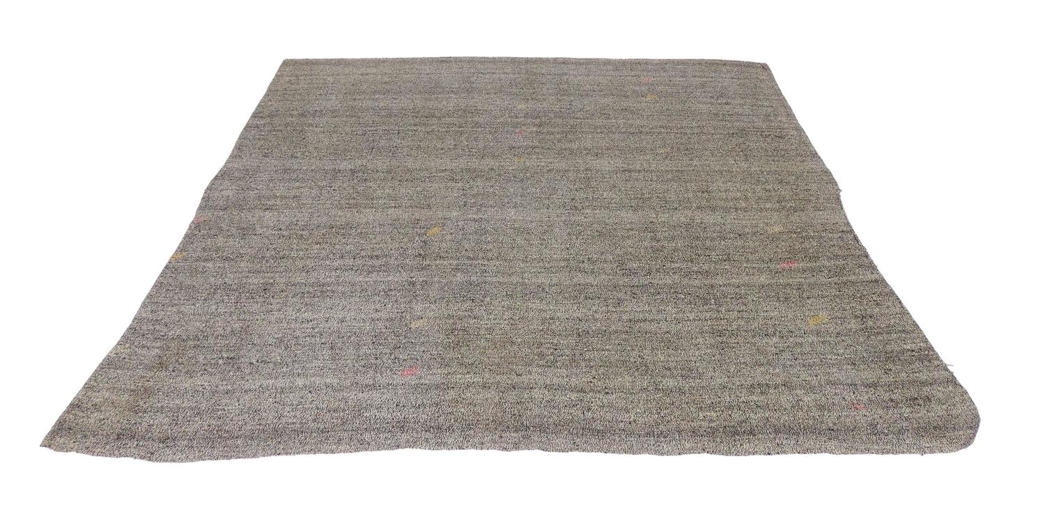 Vintage Turkish Kilim Rug with Minimalist Style For Sale at 1stdibs