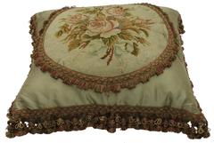 Oreiller européen en point de croix de la fin du 19e siècle avec roses d'Aubusson