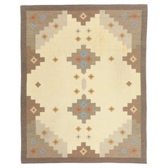 « The Silent Horizon » : un chef-d'œuvre vintage de kilim indien, empreint de la sérénité du modernisme nordique