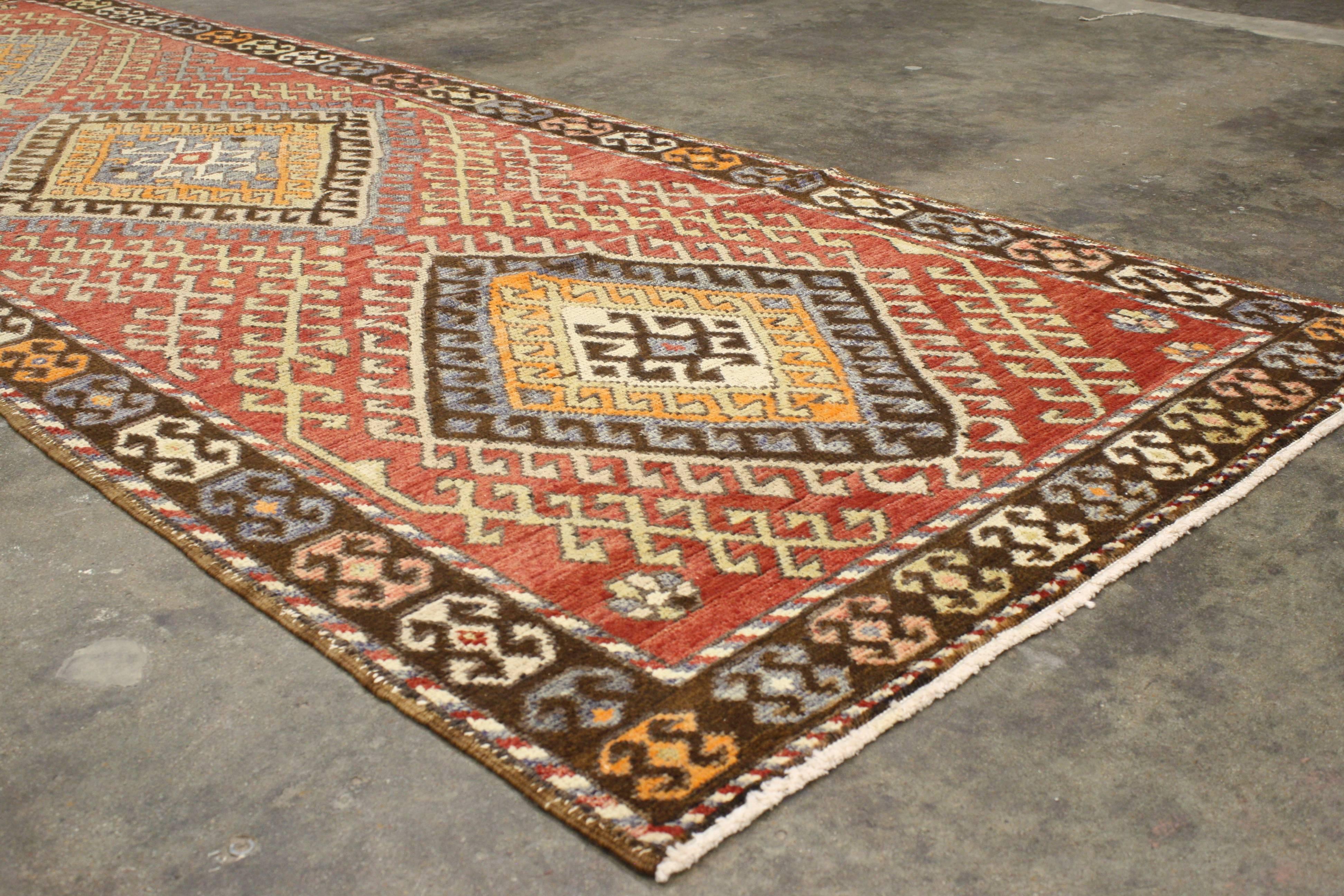 Rustic Style Vintage Turkish Oushak Runner, Tribal Hallway Runner  In Good Condition For Sale In Dallas, TX