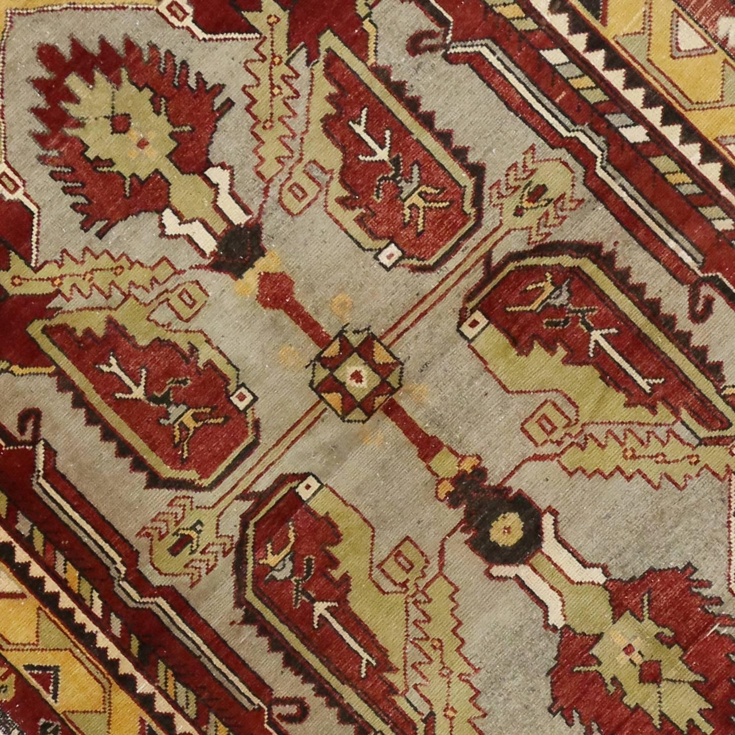 Tapis d'Oushak Gallery turc vintage, tapis de couloir de couloir de style Tudor anglais en vente 1