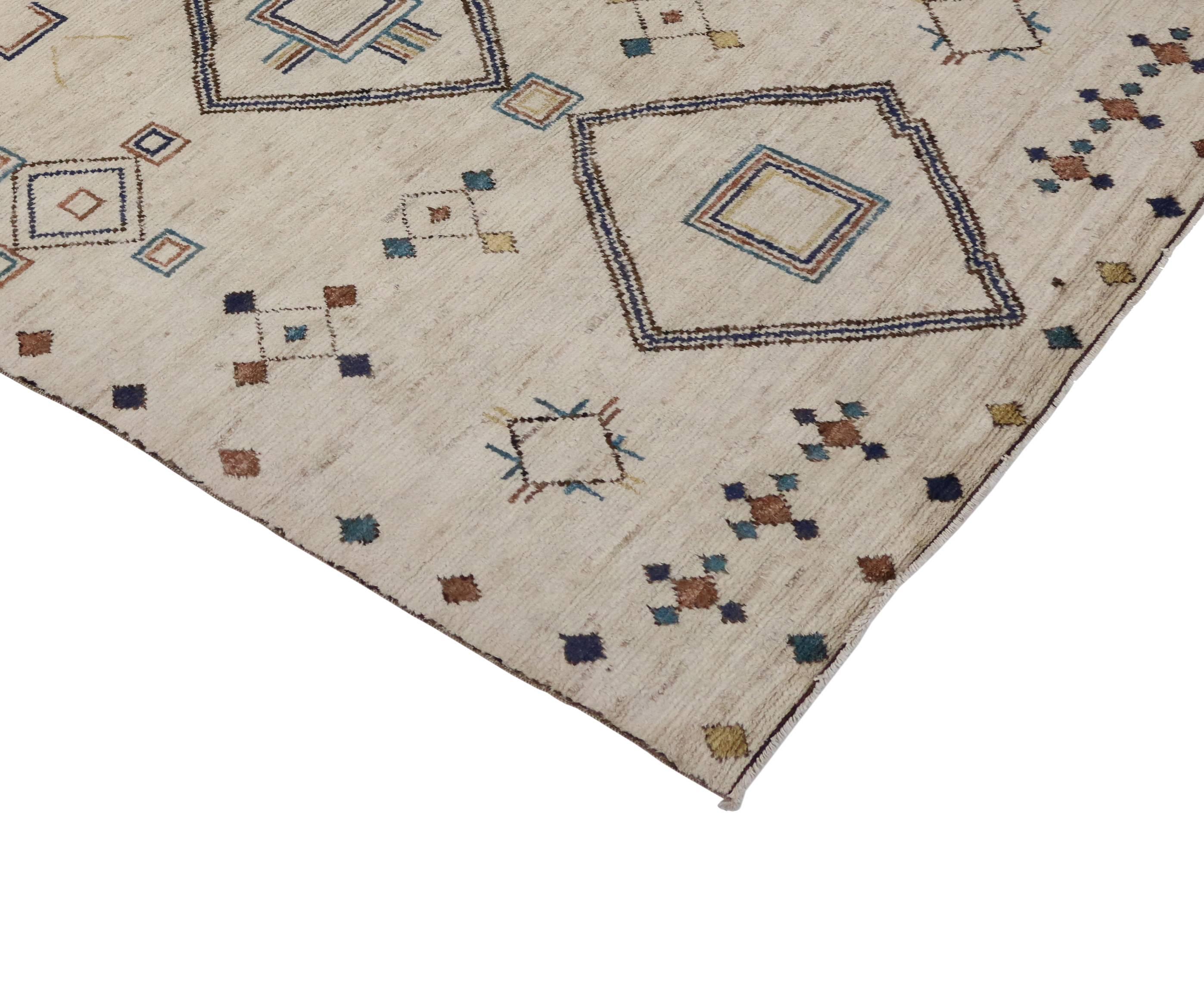 80202 Contemporary Moroccan Style Area Rug with Modern Tribal Design. This Moroccan area rug harmonizes disparate elements, brings soothing serenity while adding texture and depth to your space. This is a fantastic example of a contemporary Moroccan