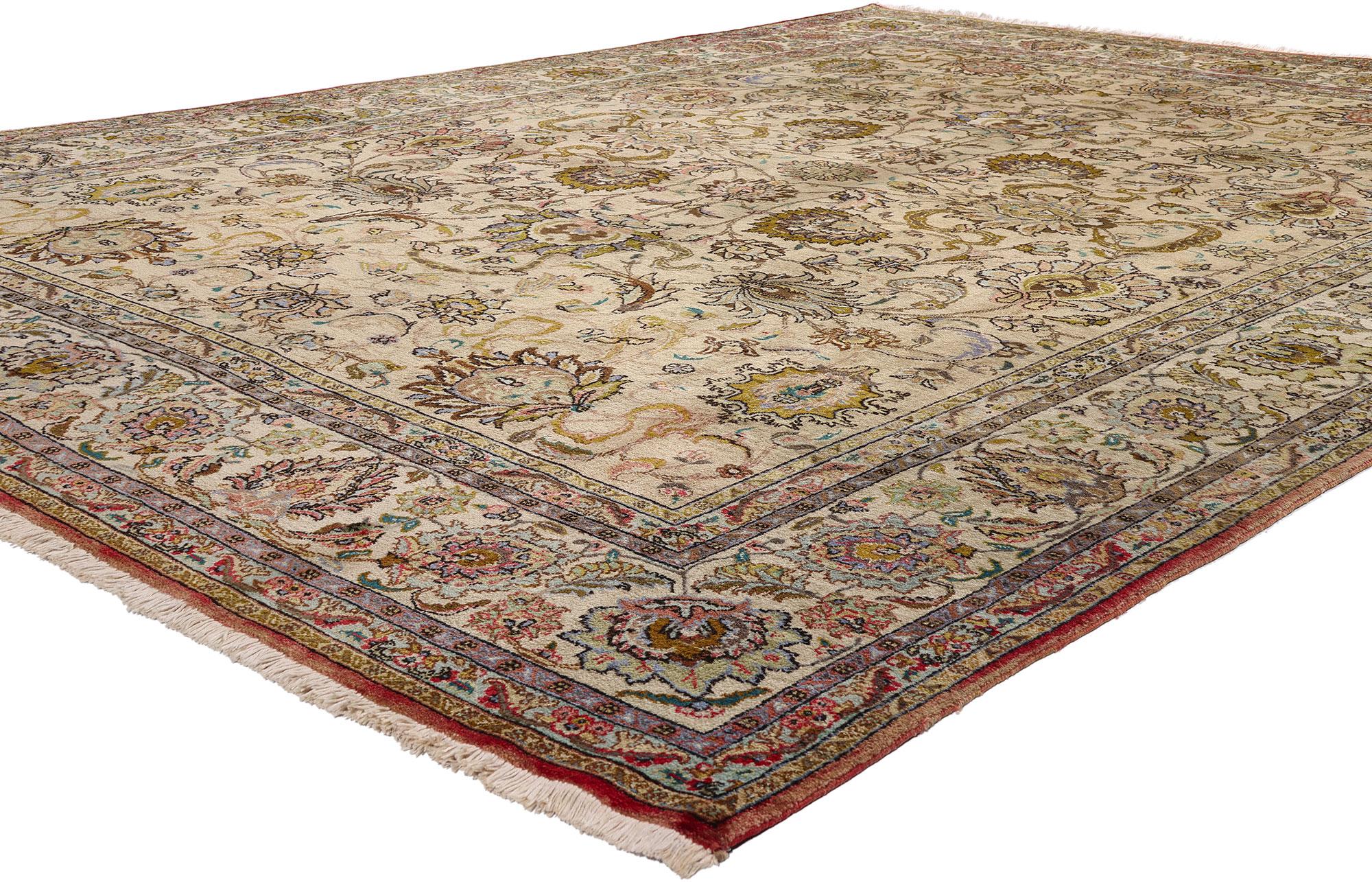 71929 Tappeto persiano d'epoca Tabriz con stile cottage francese. Raffinato e senza tempo, questo tappeto persiano Tabriz vintage in lana annodato a mano presenta un motivo floreale all-over composto da palmette in fiore, viticci frondosi, rosette e
