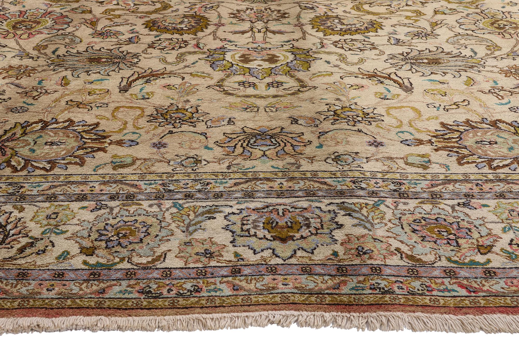 Annodato a mano Tappeto persiano d'epoca Tabriz con stile cottage provinciale francese in vendita