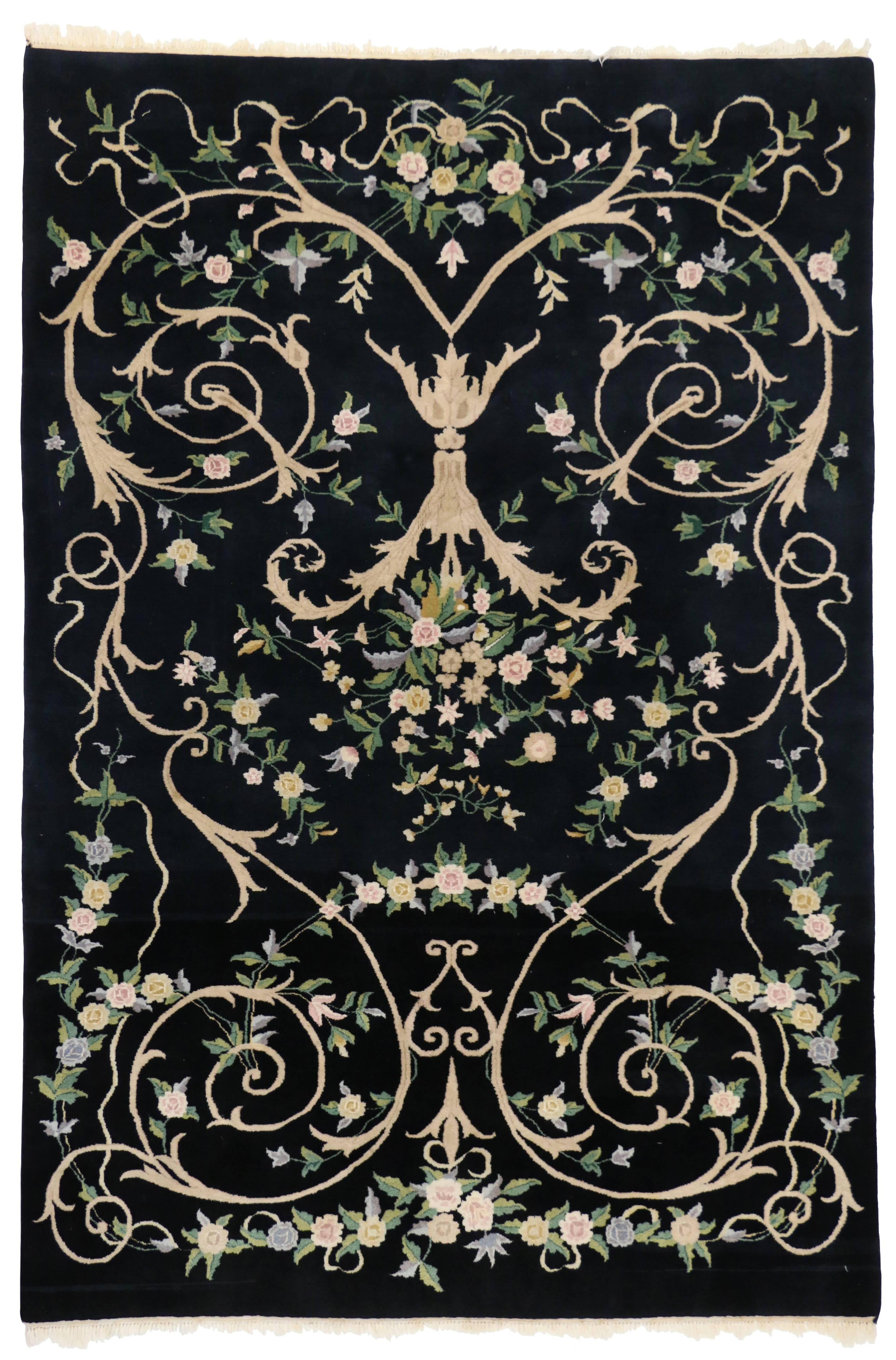 Tappeto indiano vintage con campo nero e stile Aubusson moderno In condizioni buone in vendita a Dallas, TX