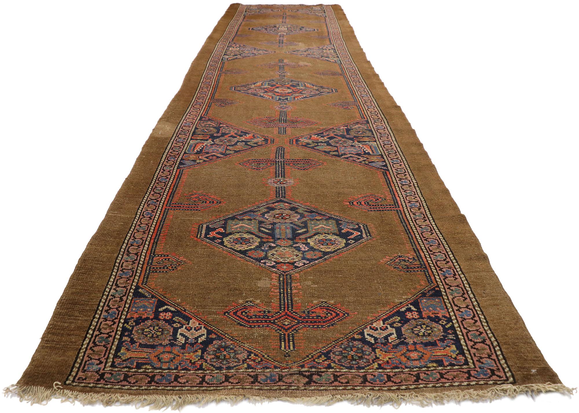 Perse Tapis de couloir persan Malayer ancien vieilli en mauvais état en vente