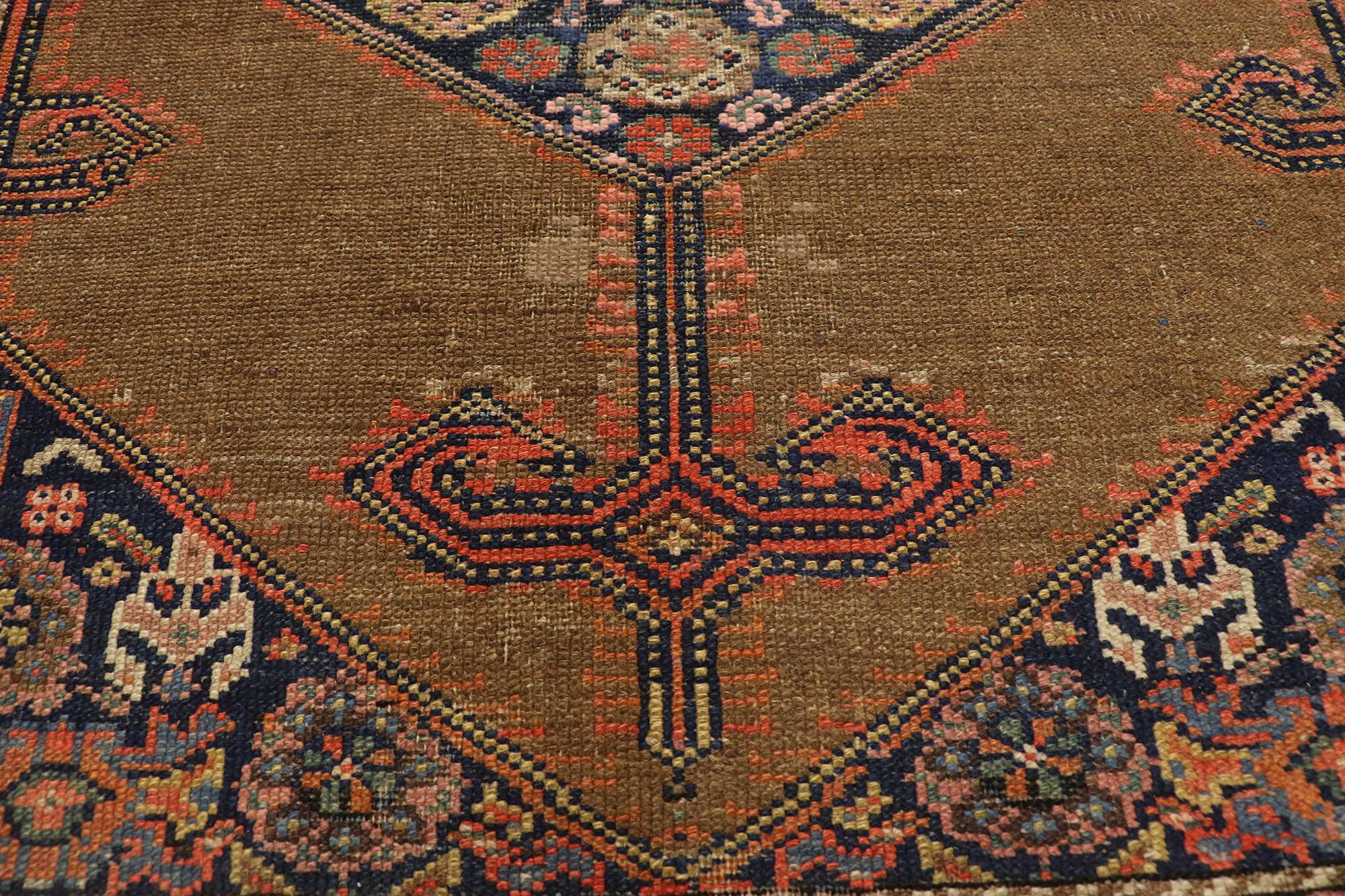 Noué à la main Tapis de couloir persan Malayer ancien vieilli en mauvais état en vente