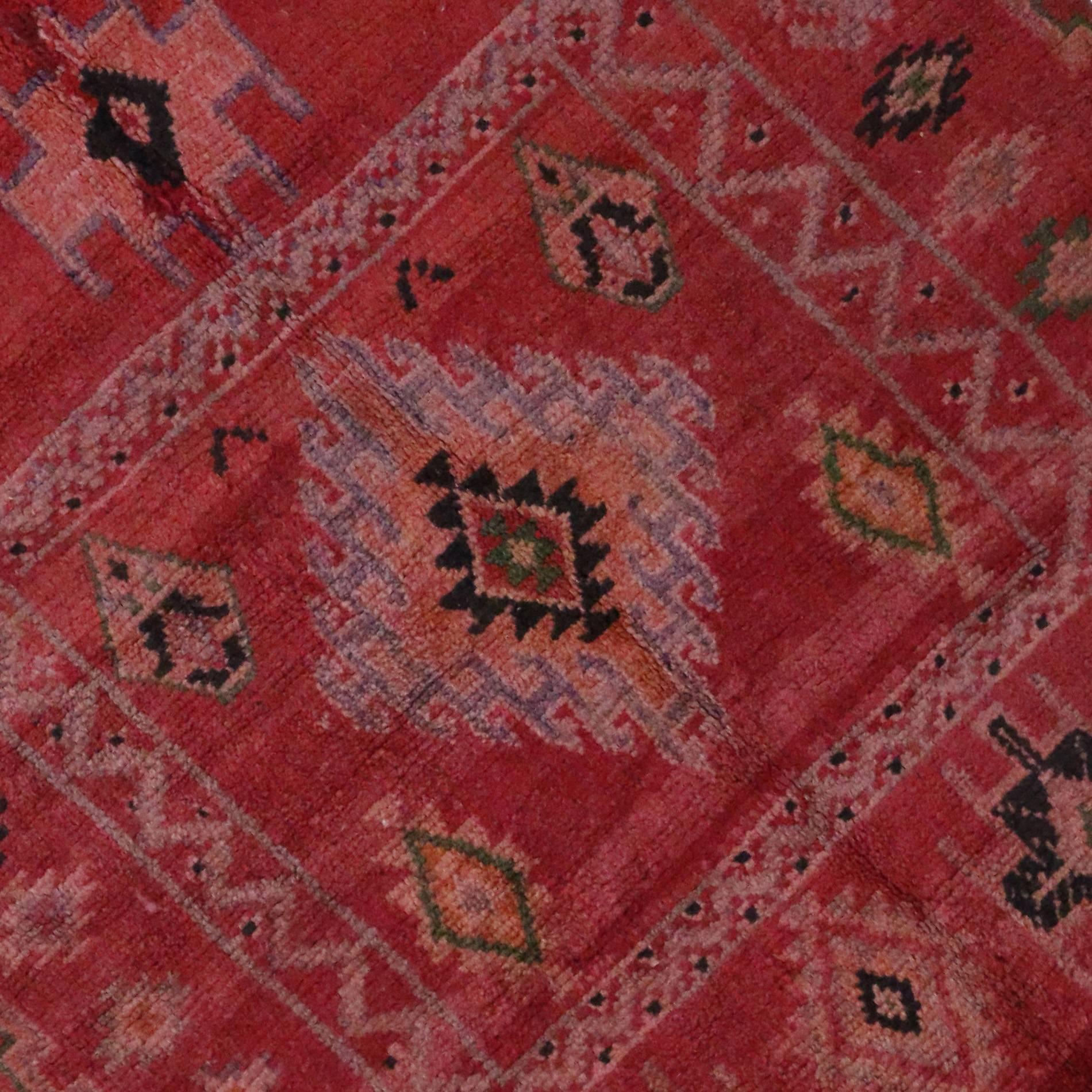 Vintage Berber Moroccan Rug with Modern Tribal Design In Good Condition In Dallas, TX