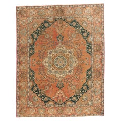 Tappeto persiano d'epoca Tabriz con ciniglia inglese in stile rustico